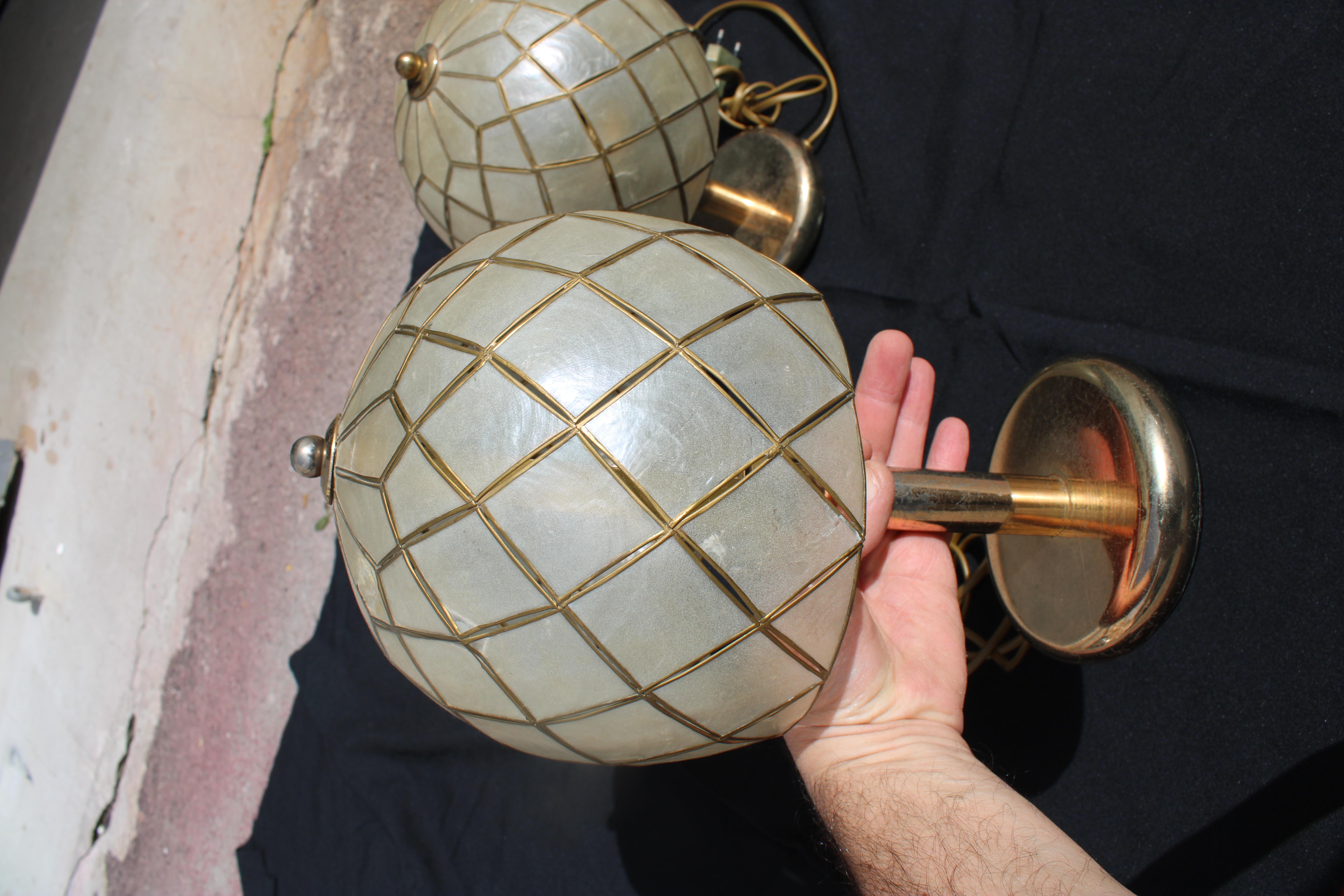Paire de lampes de table décoratives en laiton Italie 1970 en vente 7