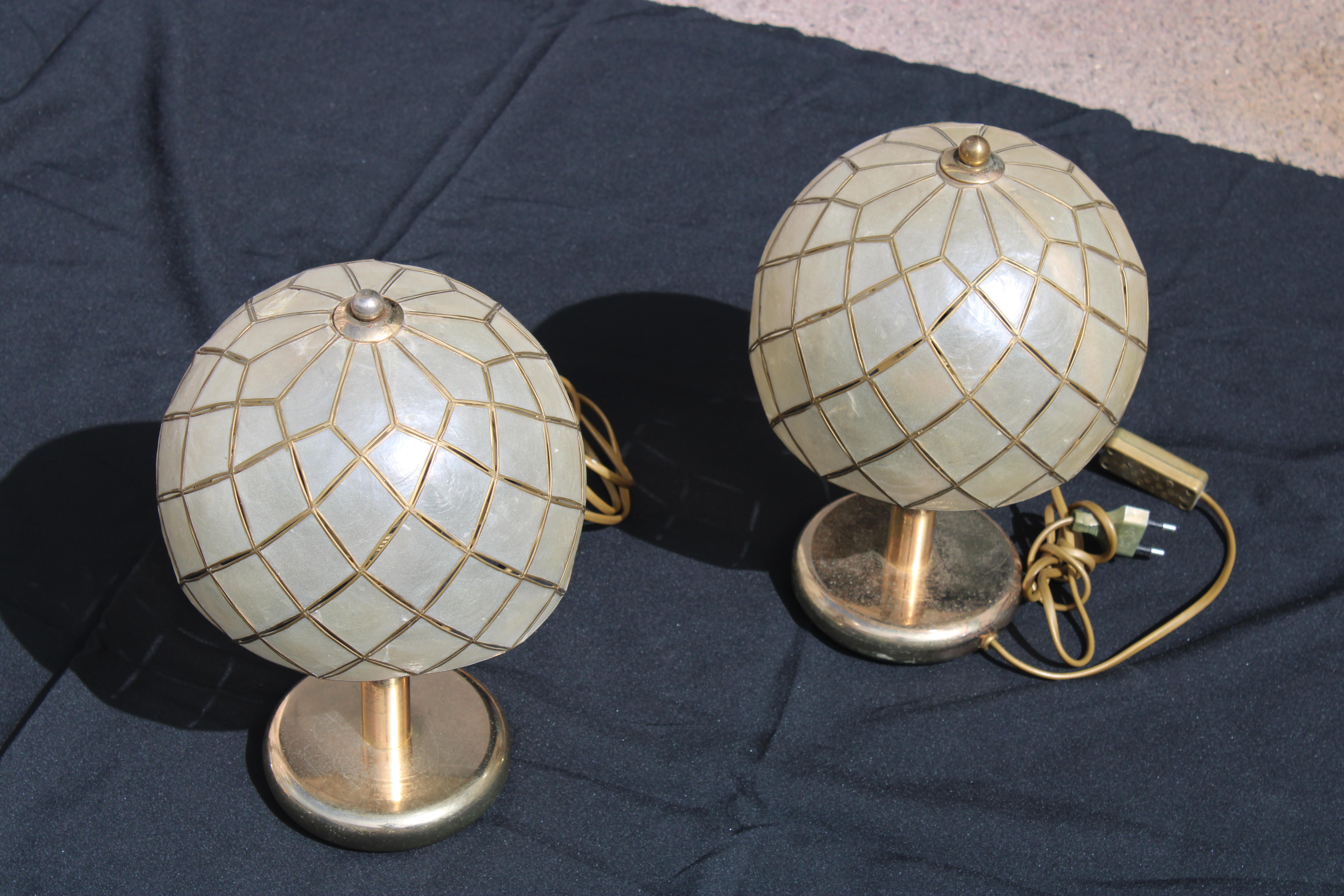 Mid-Century Modern Paire de lampes de table décoratives en laiton Italie 1970 en vente