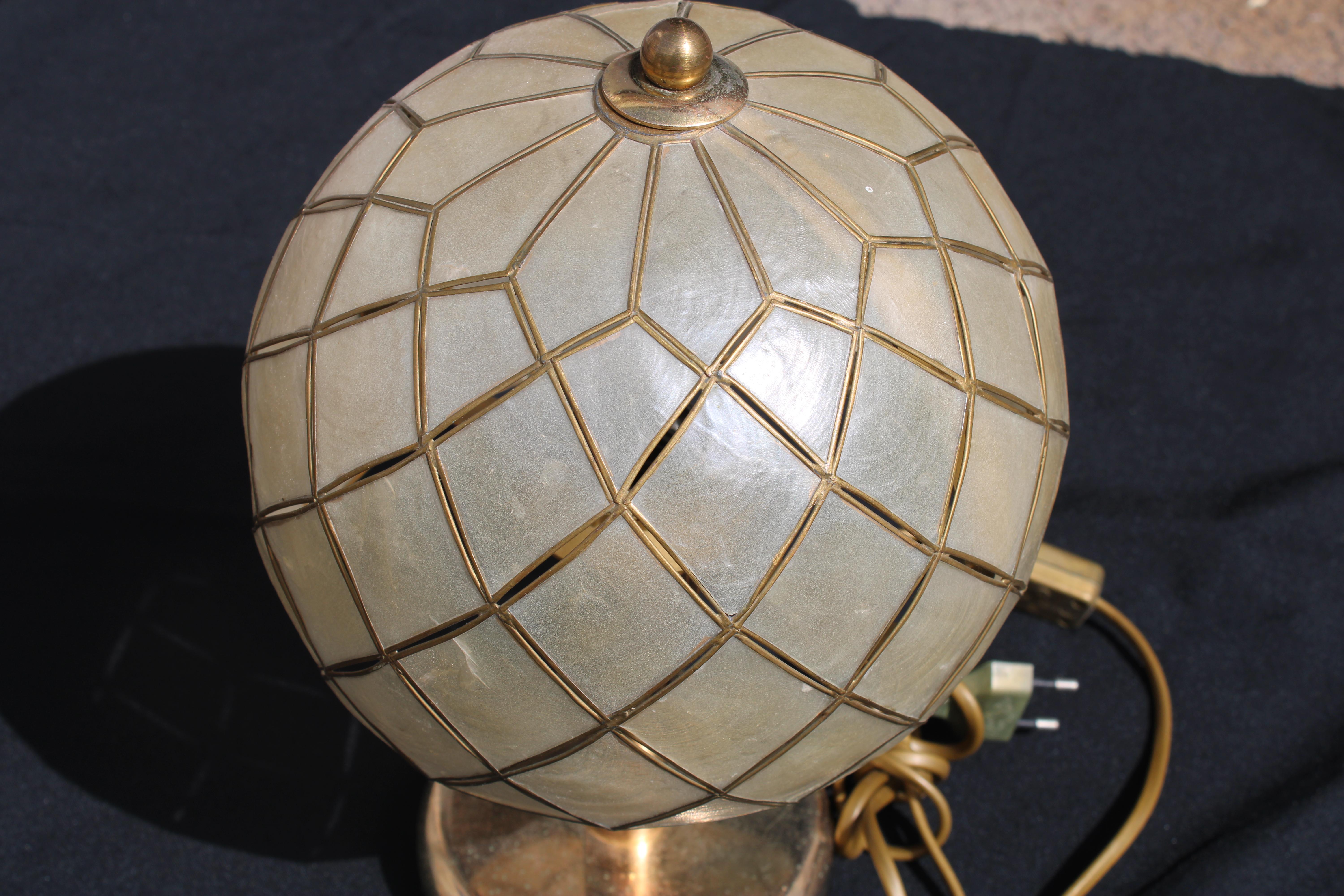 Paire de lampes de table décoratives en laiton Italie 1970 en vente 2