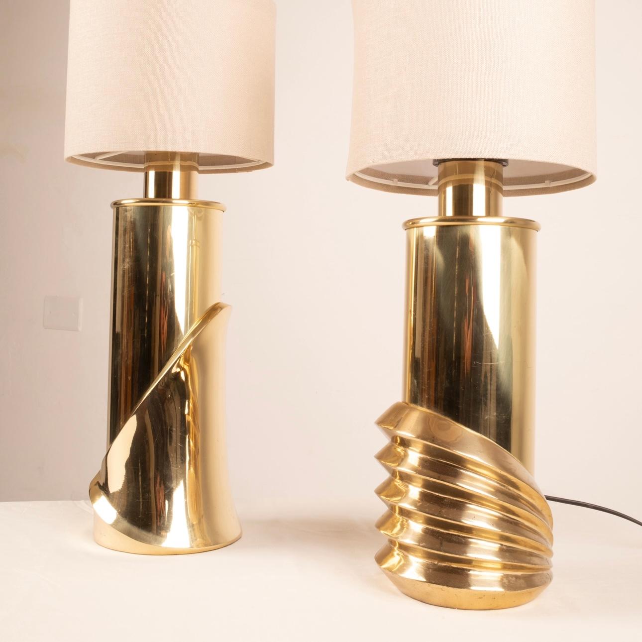 Brutalisme Paire de lampes en laiton par Luciano Frigerio pour Frigerio of Desio en vente