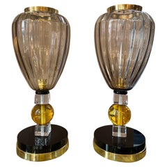 Coppia di lampade in vetro di Murano fumé con base circolare nera e gialla, 1970