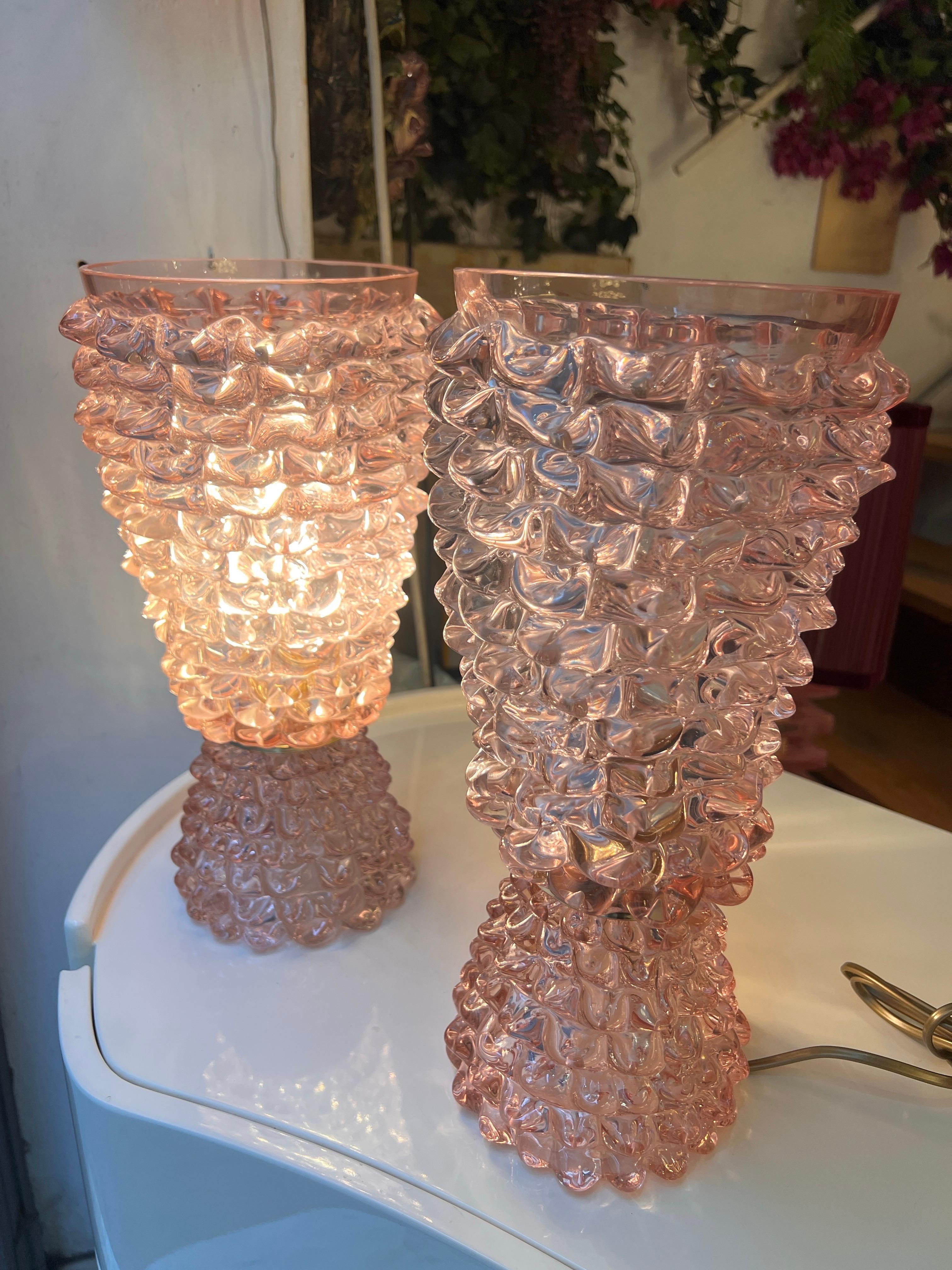 Coppia di Lampade in Vetro di Murano Rostrato Rosa Stile Barovier 1970 For Sale 2