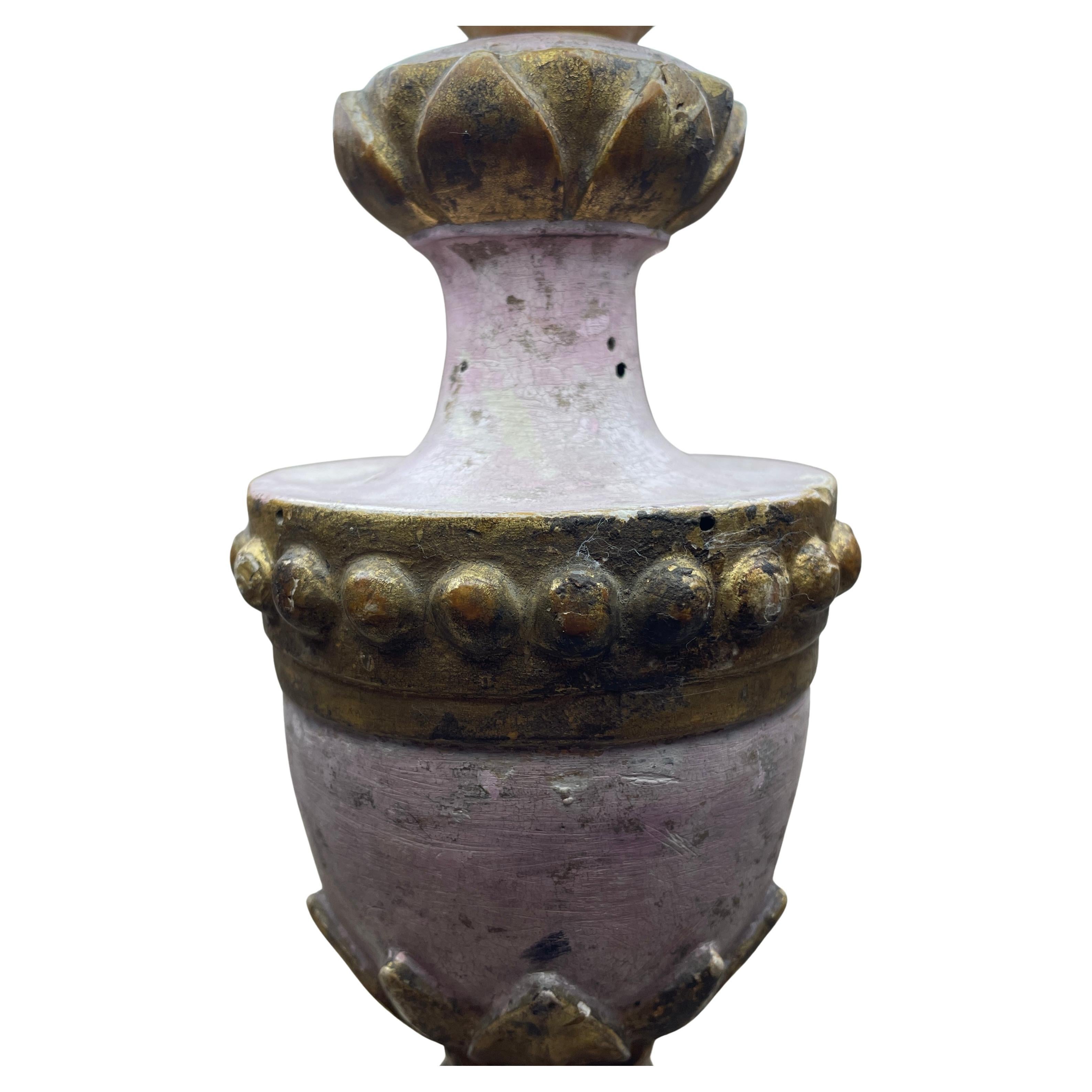 Paar rosa und goldene Empire-Lampen 1800 Italienische holzgeschnitzte Vasen (19th Century) im Angebot