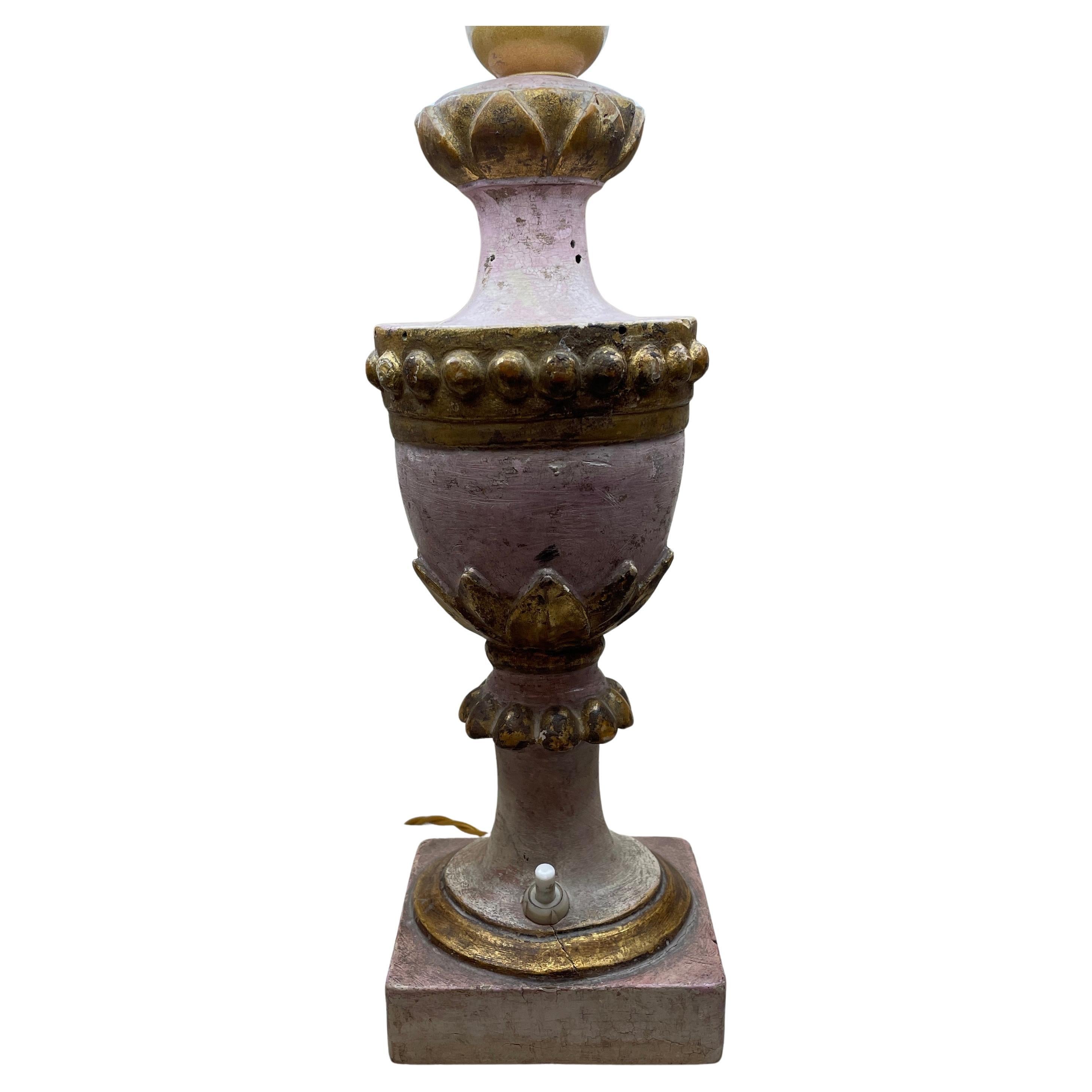 Paar rosa und goldene Empire-Lampen 1800 Italienische holzgeschnitzte Vasen im Angebot 1