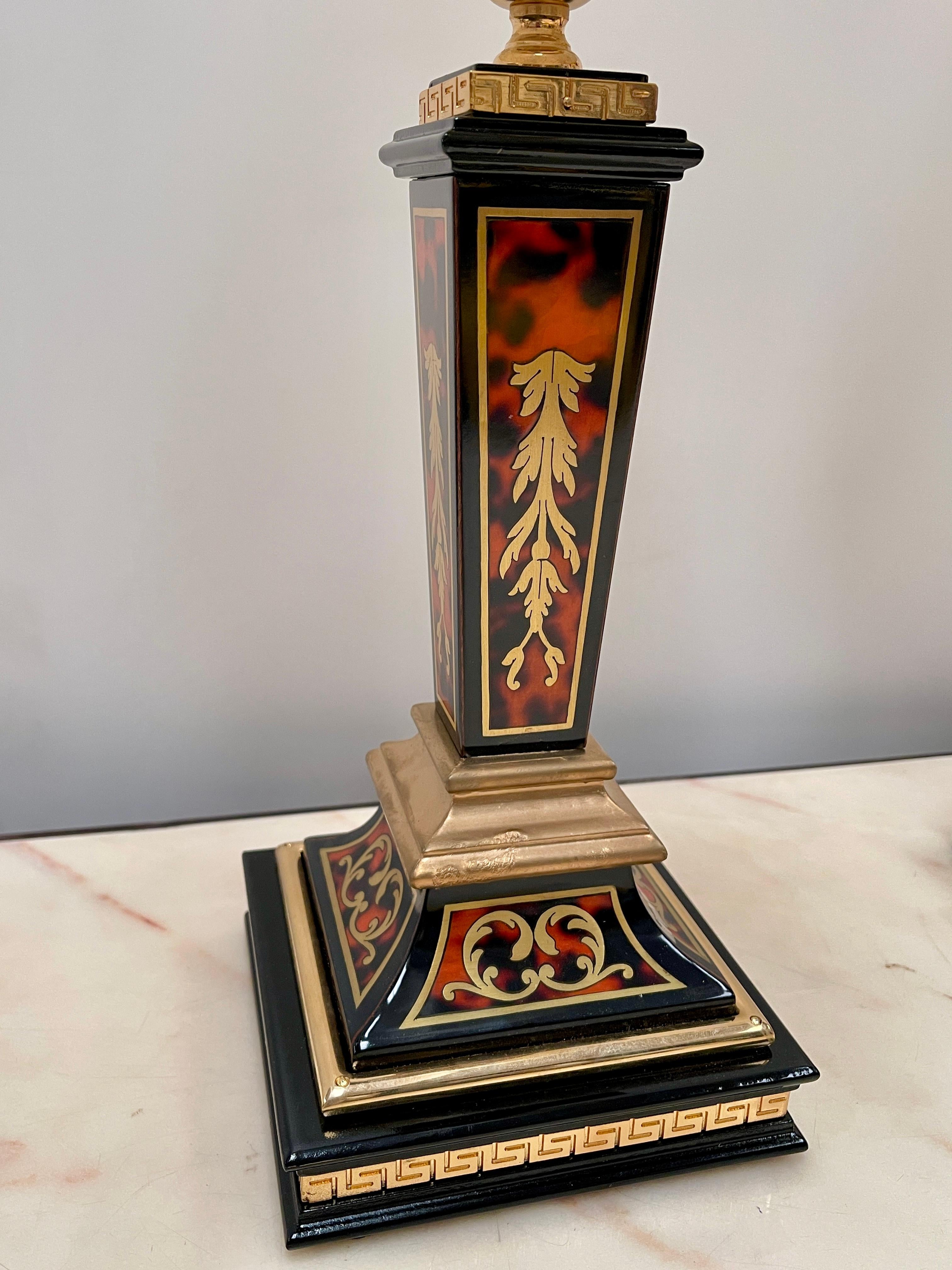 Coppia di lampade italiane da tavolo in stile neoclassico versailles, XX secolo Italian en venta
