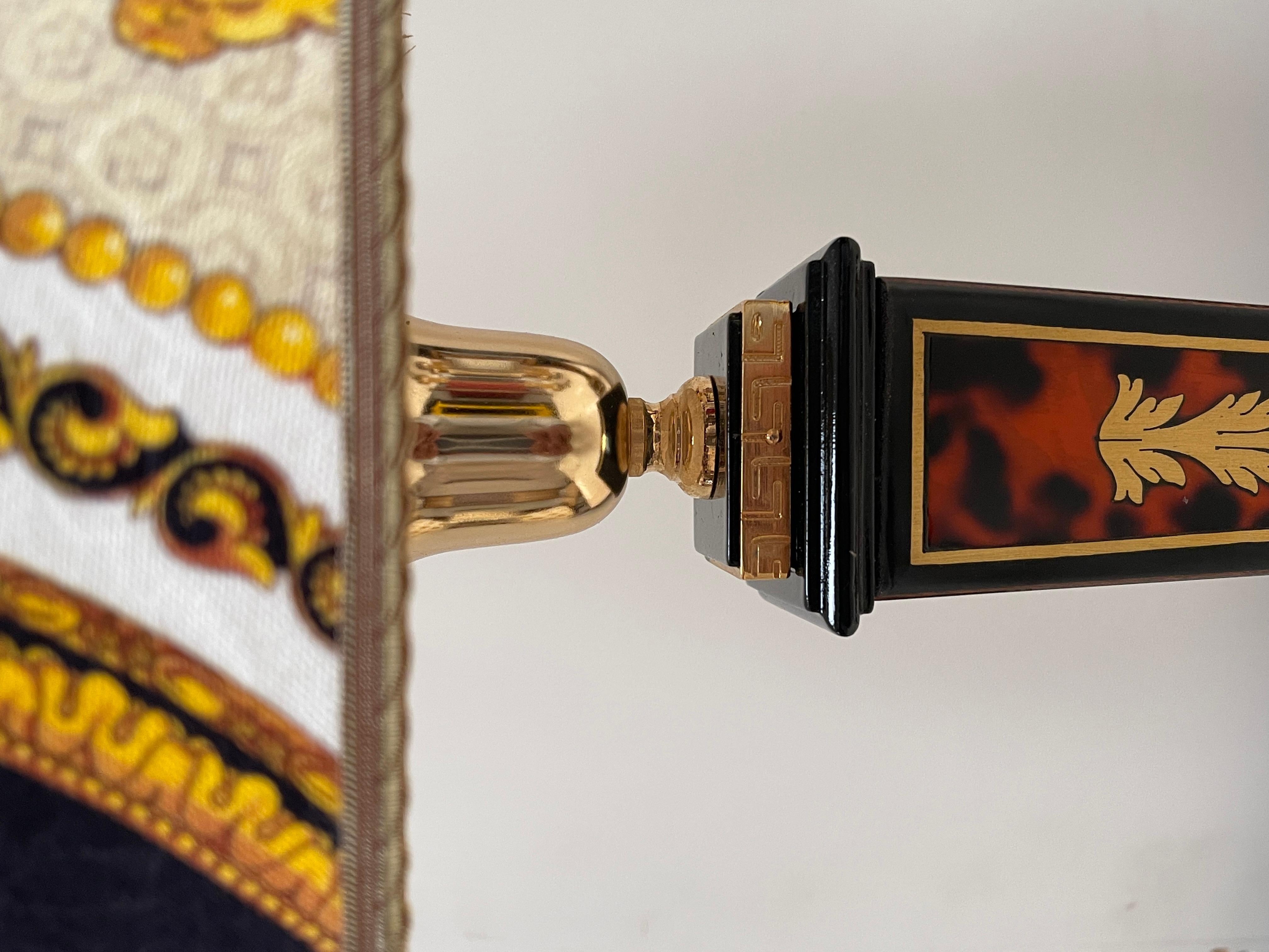Coppia di lampade italiane da tavolo in stile neoclassico versailles, XX secolo 20th Century en venta