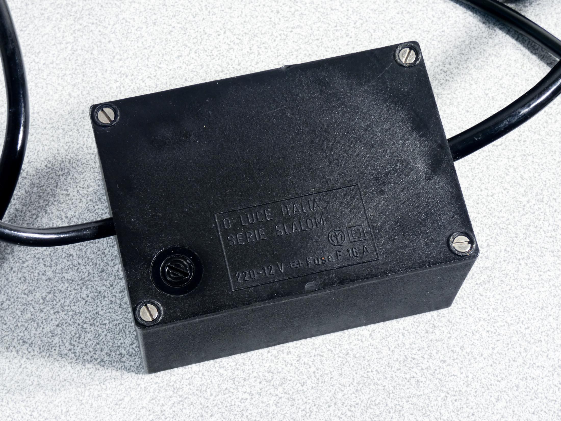 Coppia di lampade Slalom, design Vico MAGISTRETTI per OLUCE. Italia, Anni 80 For Sale 12