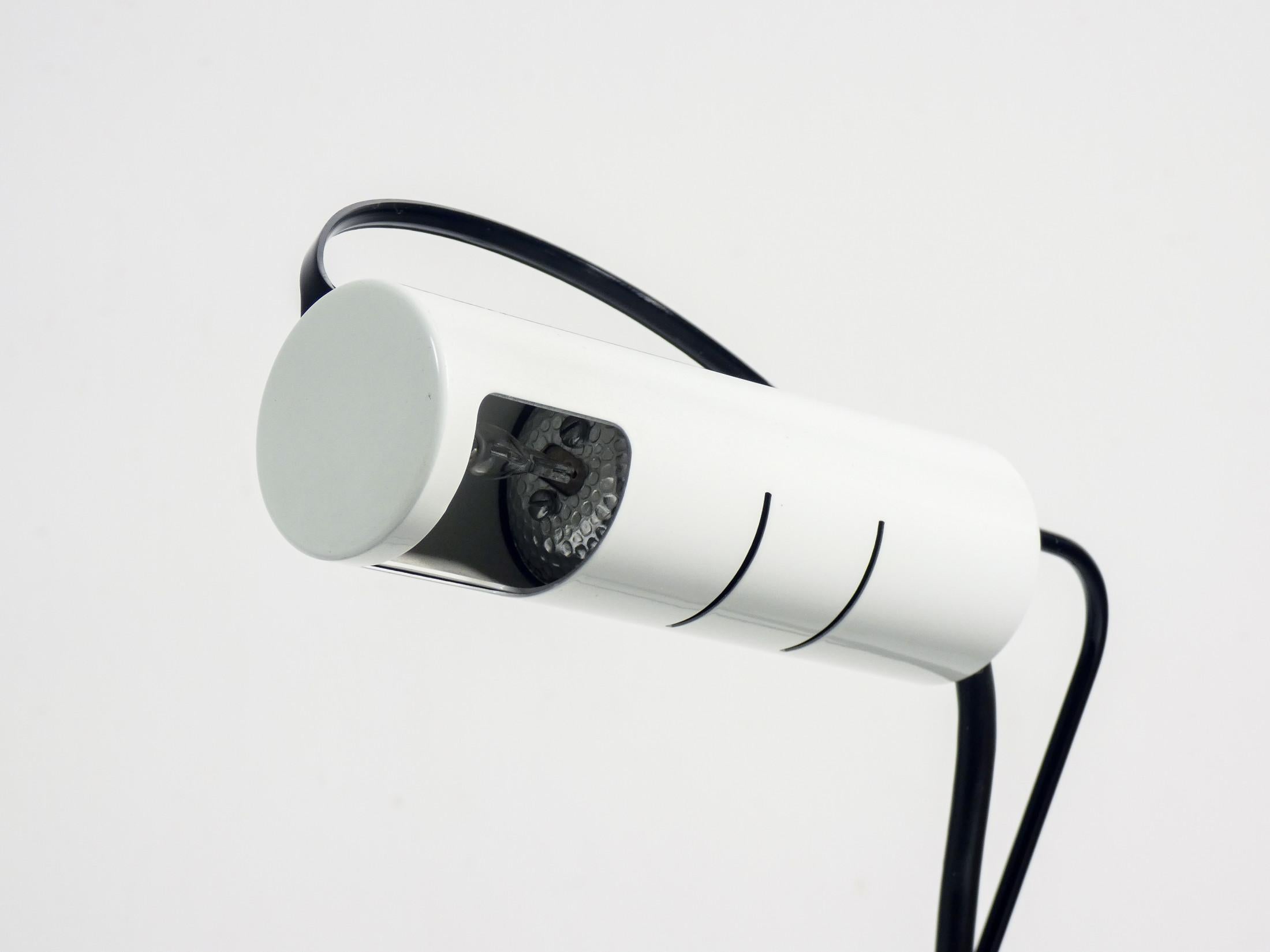 Late 20th Century Coppia di lampade Slalom, design Vico MAGISTRETTI per OLUCE. Italia, Anni 80 For Sale