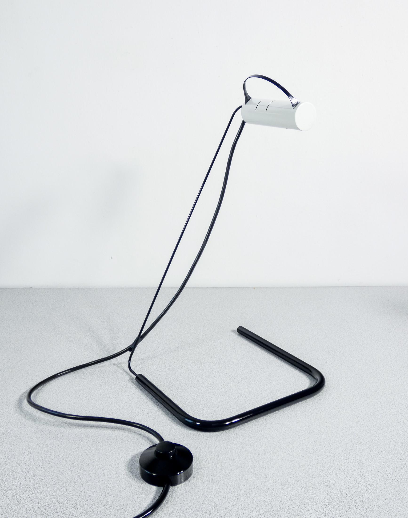 Metal Coppia di lampade Slalom, design Vico MAGISTRETTI per OLUCE. Italia, Anni 80 For Sale