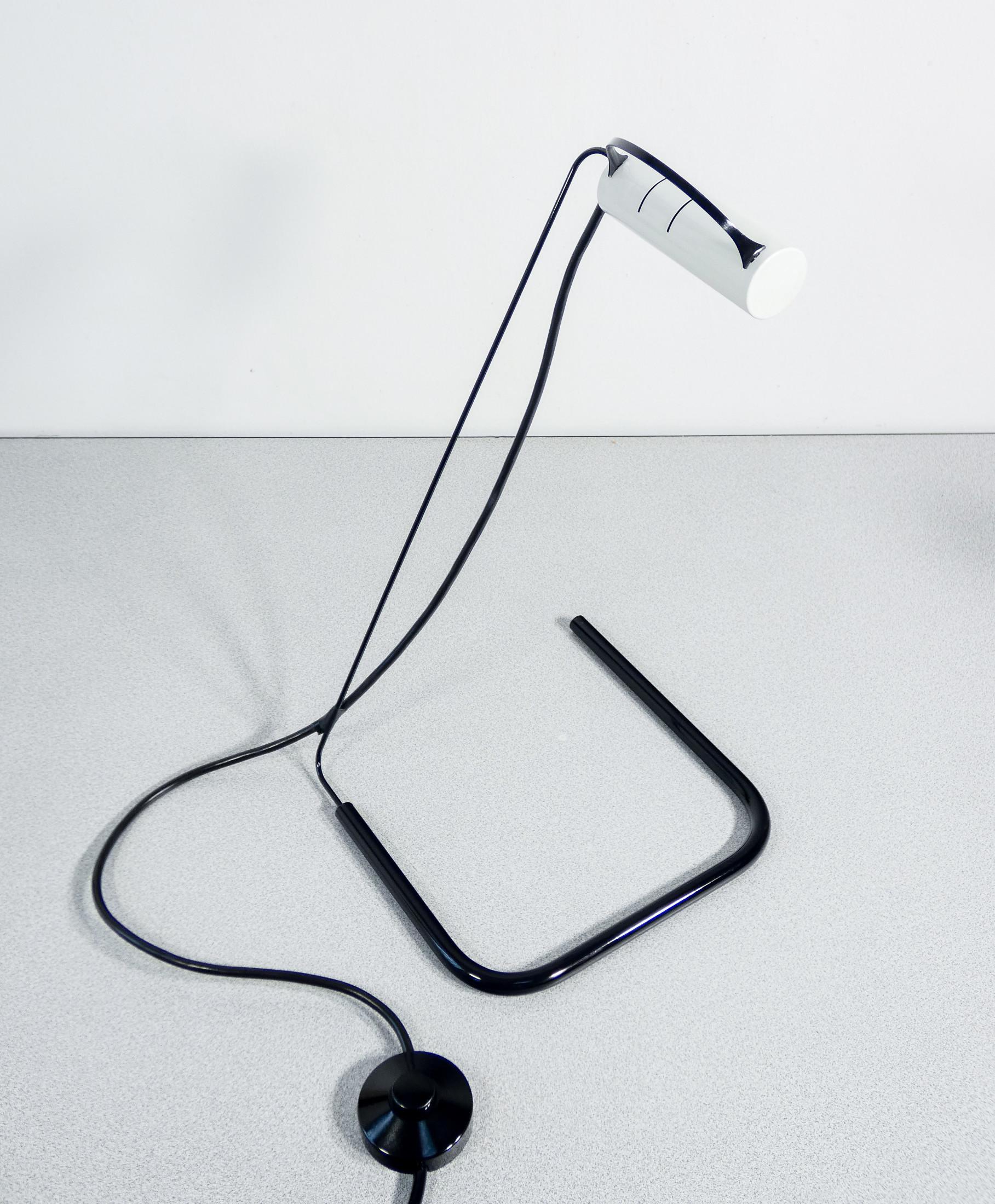 Coppia di lampade Slalom, design Vico MAGISTRETTI per OLUCE. Italia, Anni 80 For Sale 1