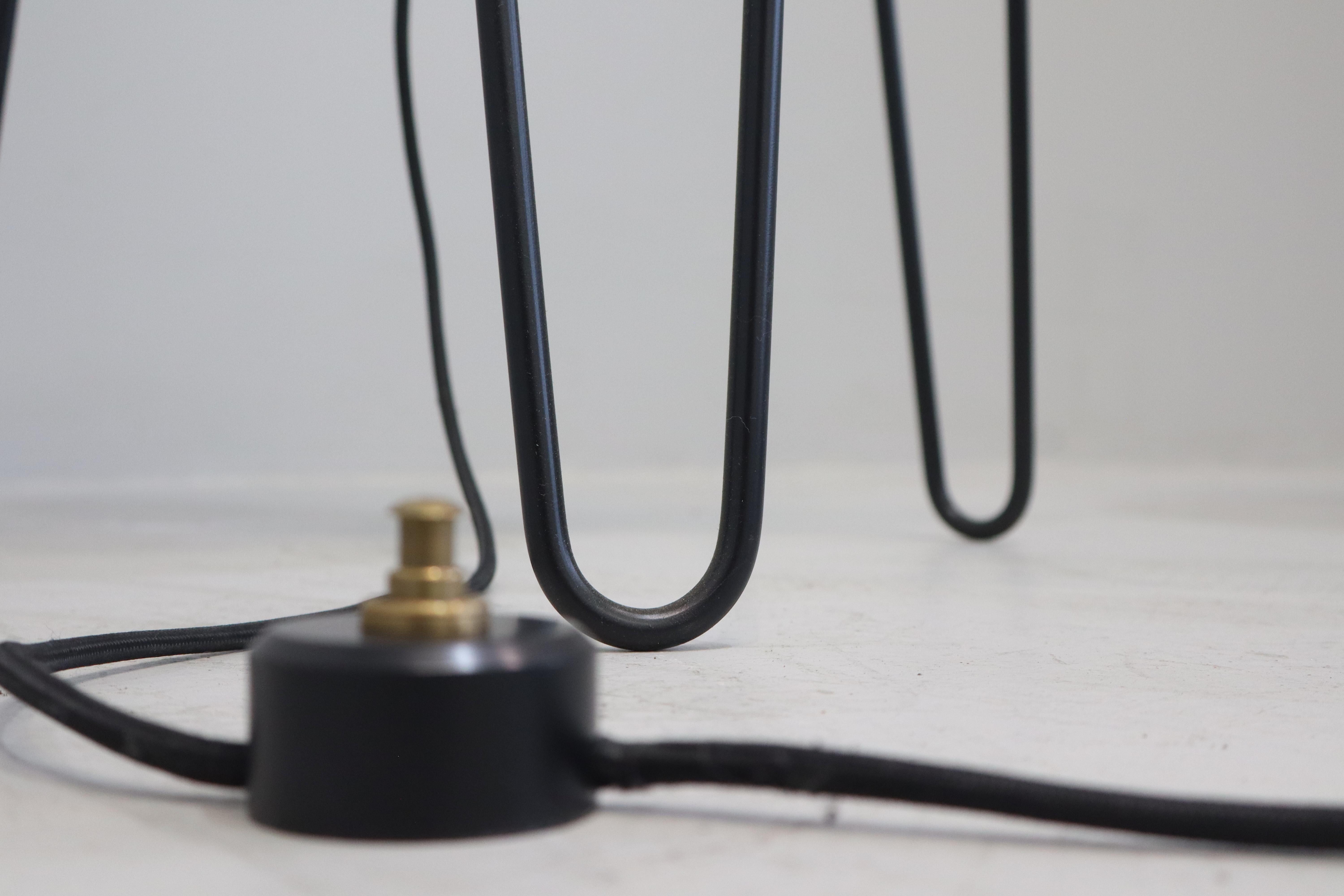 Paire de lampes Stilnovo  métal et laiton avec diffuseur en verre opale en vente 4