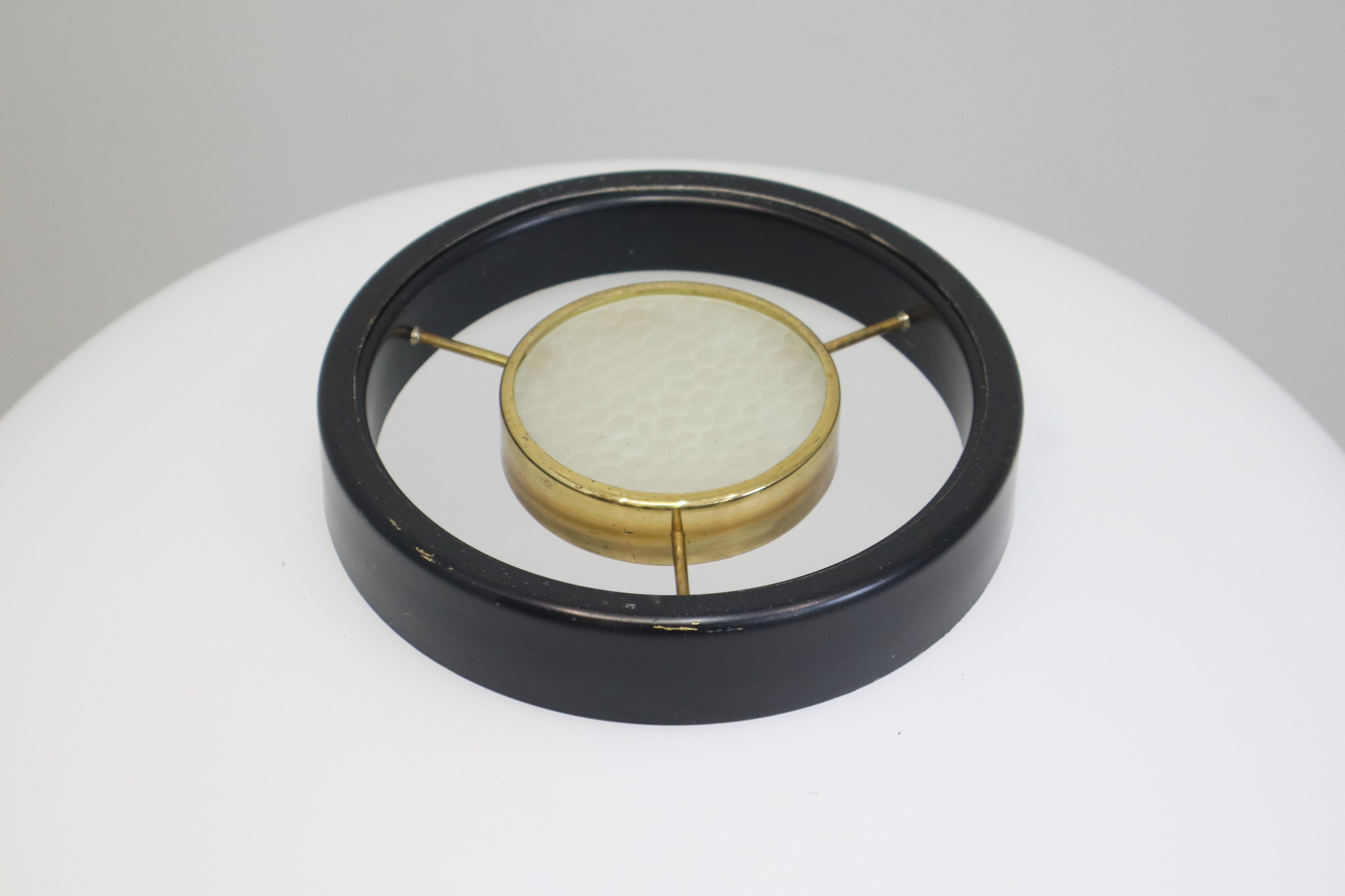 Paire de lampes Stilnovo  métal et laiton avec diffuseur en verre opale en vente 2