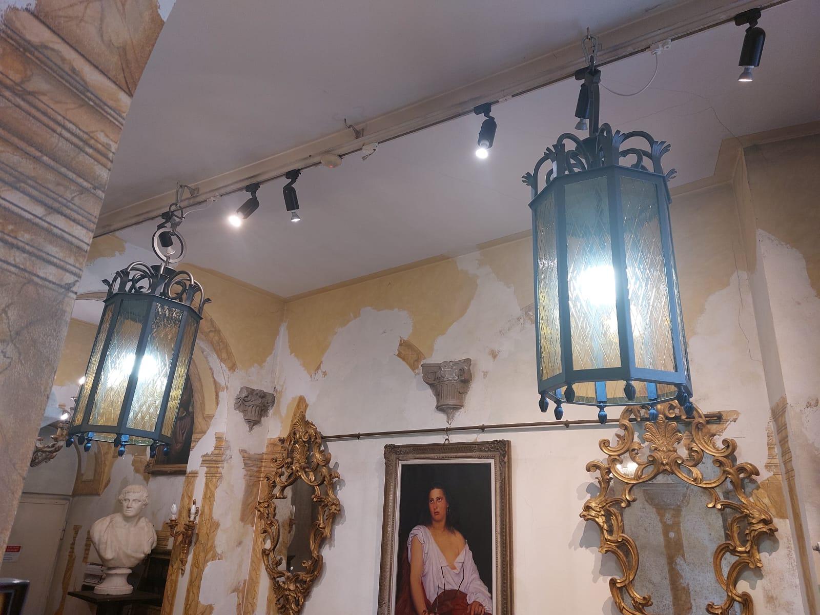 The lanterns are probably made in northern Italy. They are clearly for indoor use, as they would deteriorate in a short time outdoors. Distinctive feature is its considerable size. In fact, they were probably placed in the large lobby of a hotel or
