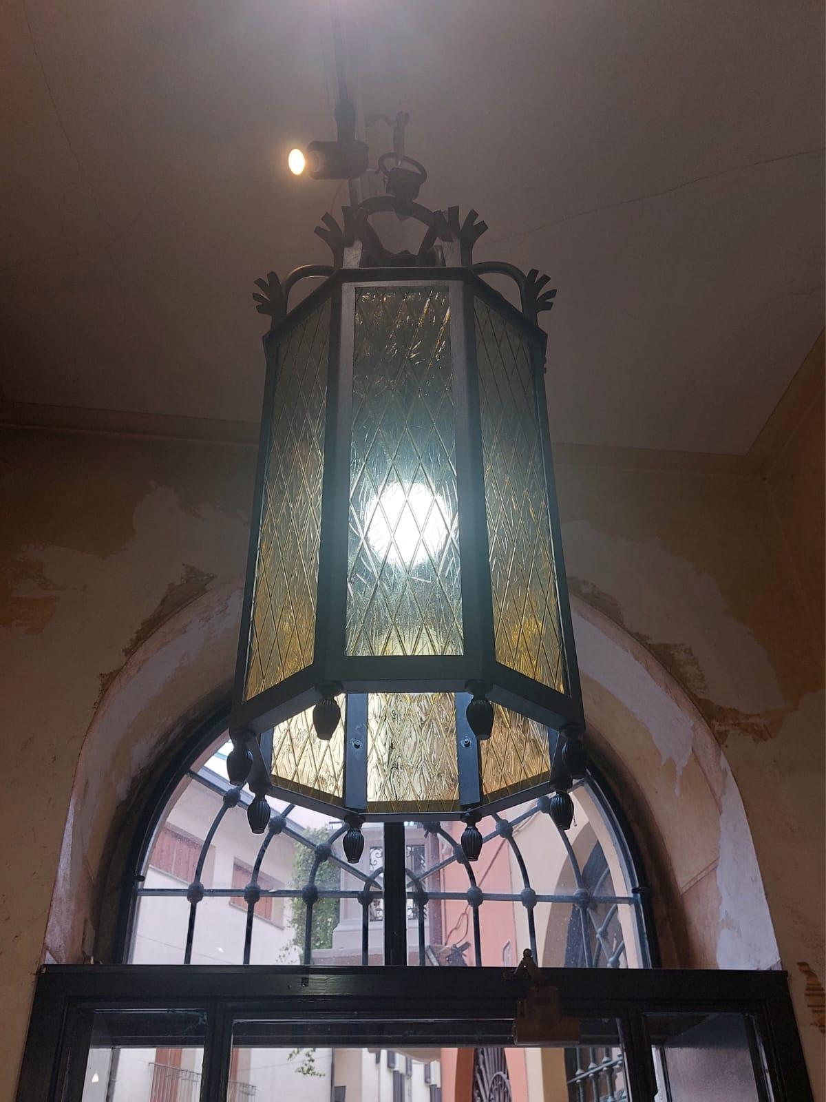 Pair of cylindrical faceted iron and glass lanterns, 1940s In Good Condition For Sale In Milano, IT