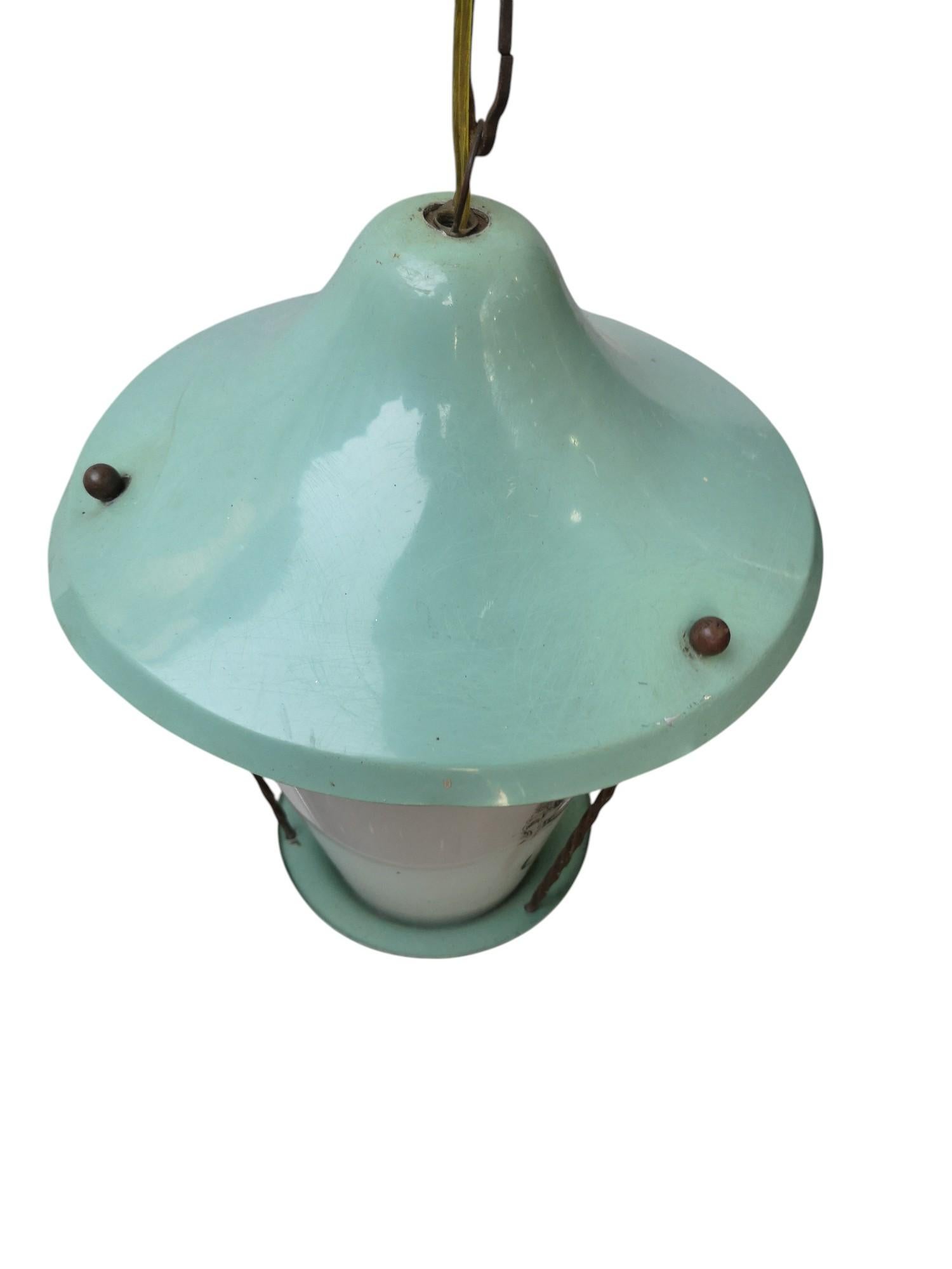 Paire de lanternes italiennes en verre opalin et laiton années 1950 en vente 7