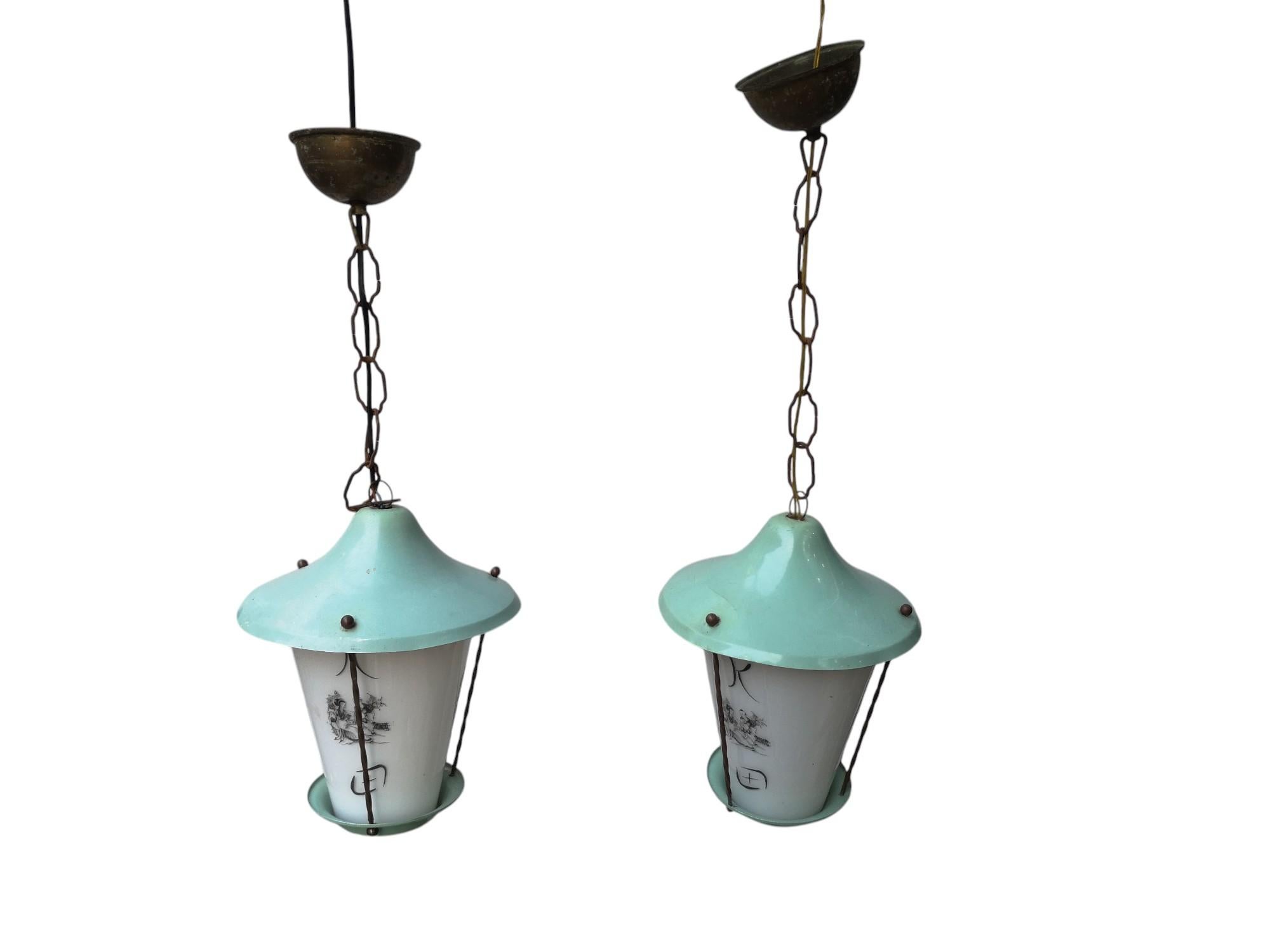 Paire de lanternes italiennes en verre opalin et laiton années 1950 Bon état - En vente à Catania, IT