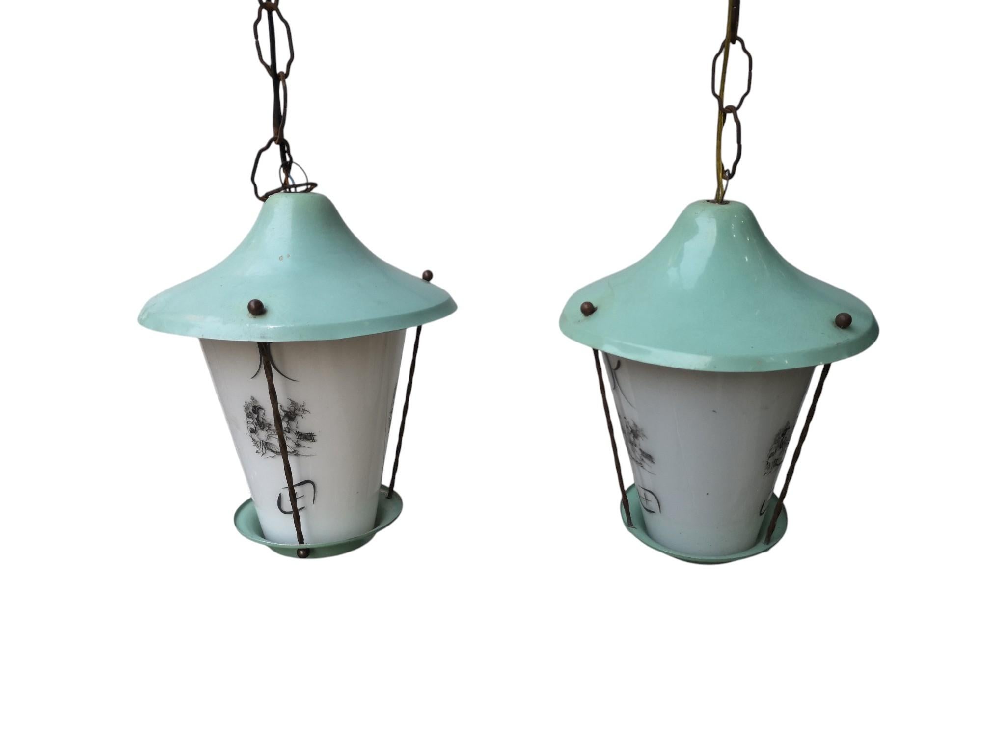 Paire de lanternes italiennes en verre opalin et laiton années 1950 en vente 3