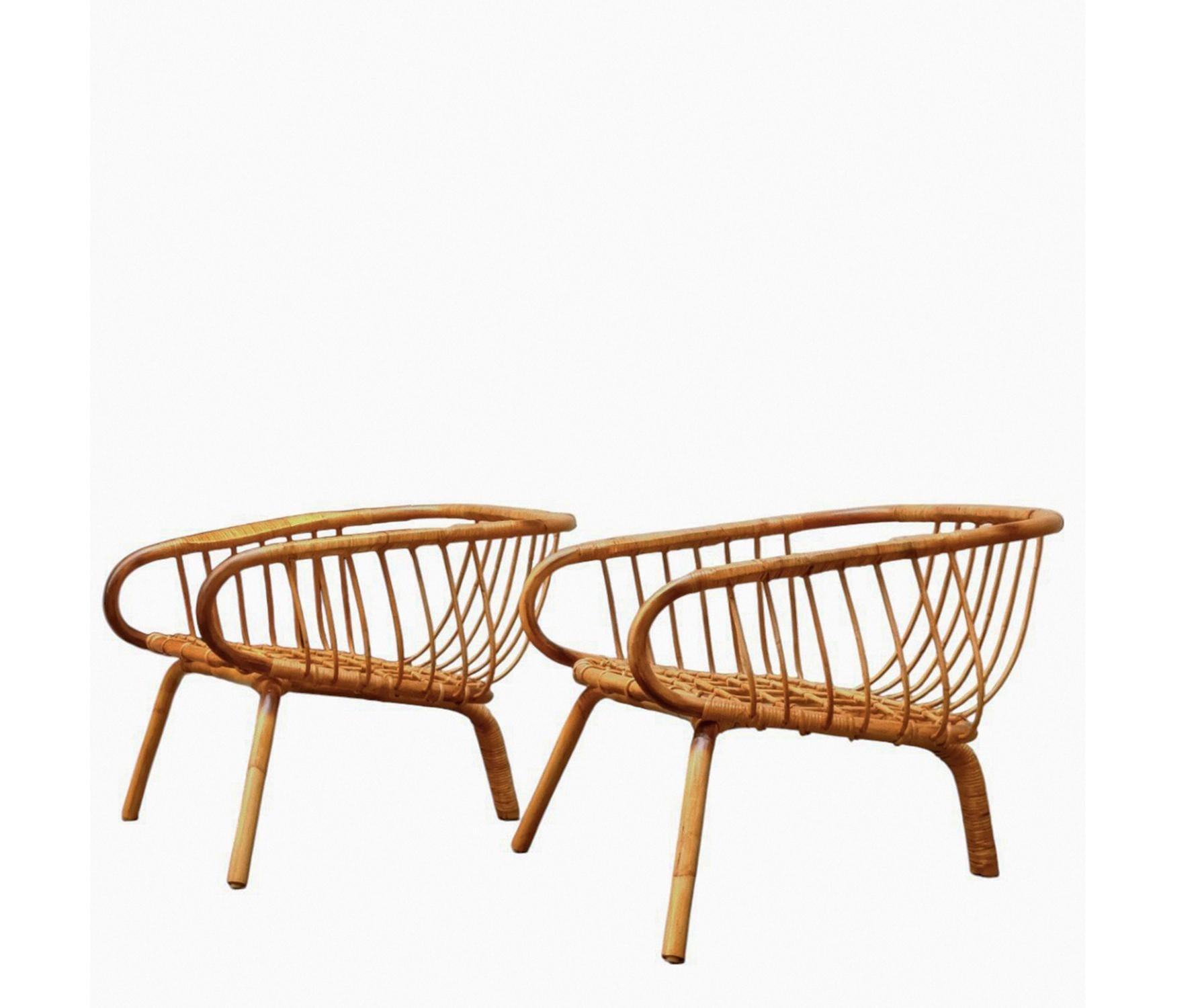 Italiano Coppia di Larghe Poltrone in Bambu' e Rattan, Italia 1960s in vendita