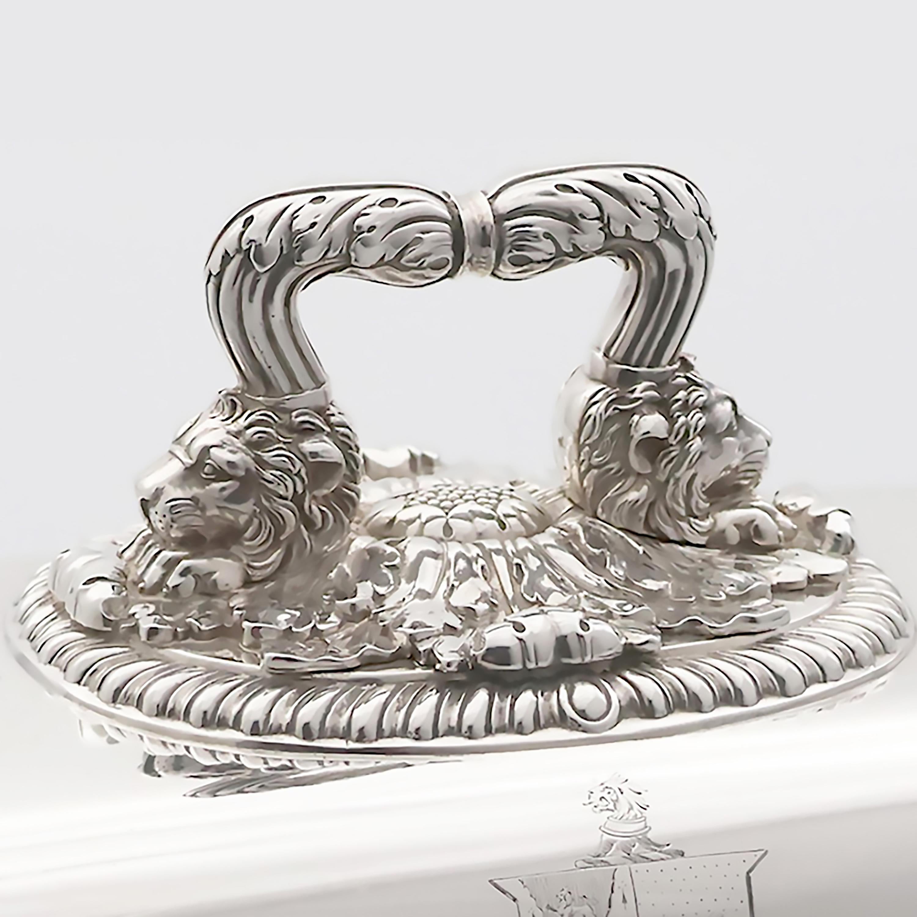 Pareja de platos y tapas de legumbres en plata Jorge III, Paul Storr, 1817 en venta 7