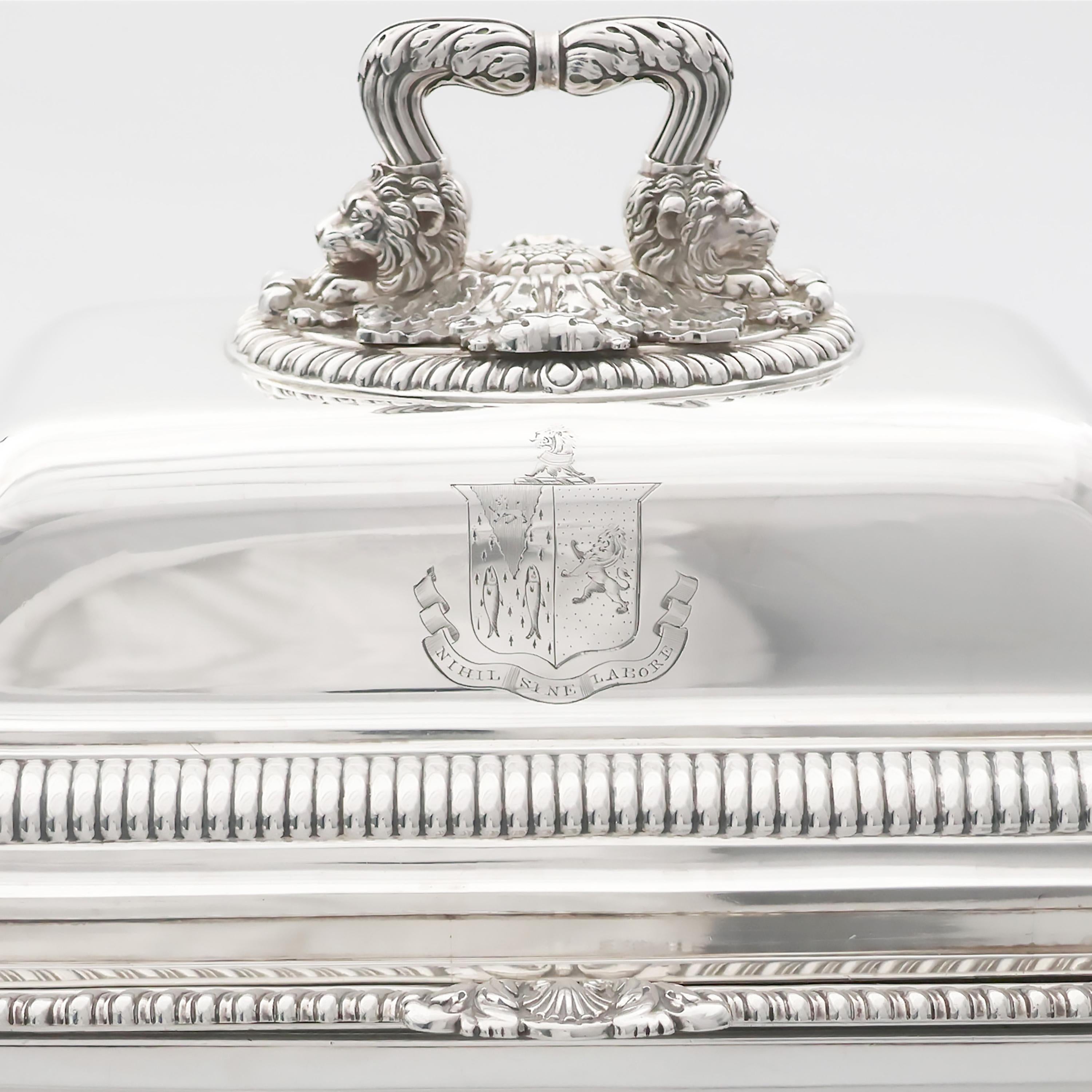 Pareja de platos y tapas de legumbres en plata Jorge III, Paul Storr, 1817 en venta 8