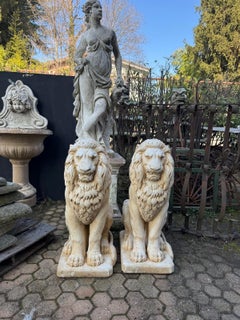 Paire de lions d'entrée en pierre artificielle, Italie
