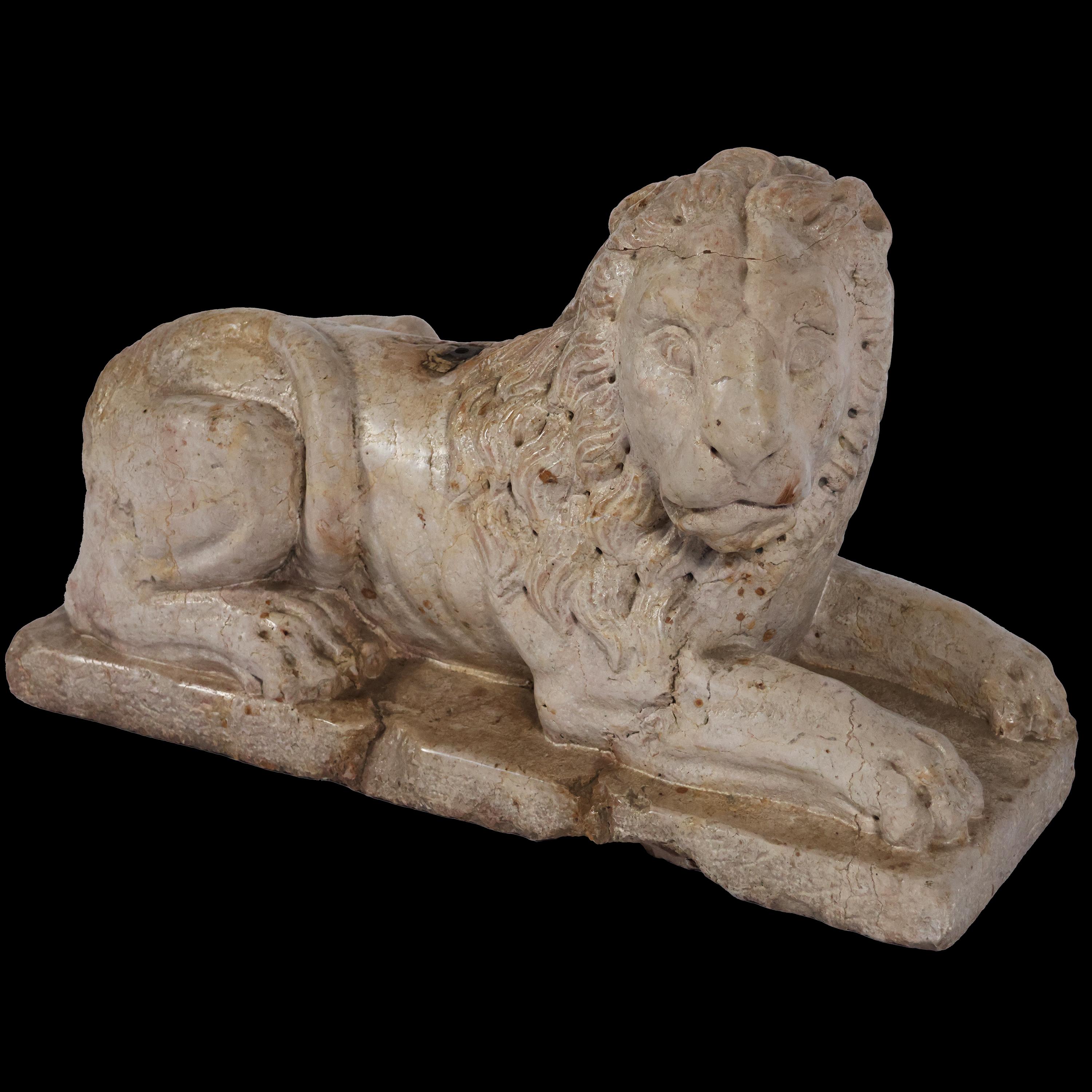 18th Century and Earlier Pair of stylophoric lions in yellow marble from verona, northern Italy, 16th-17th centol For Sale