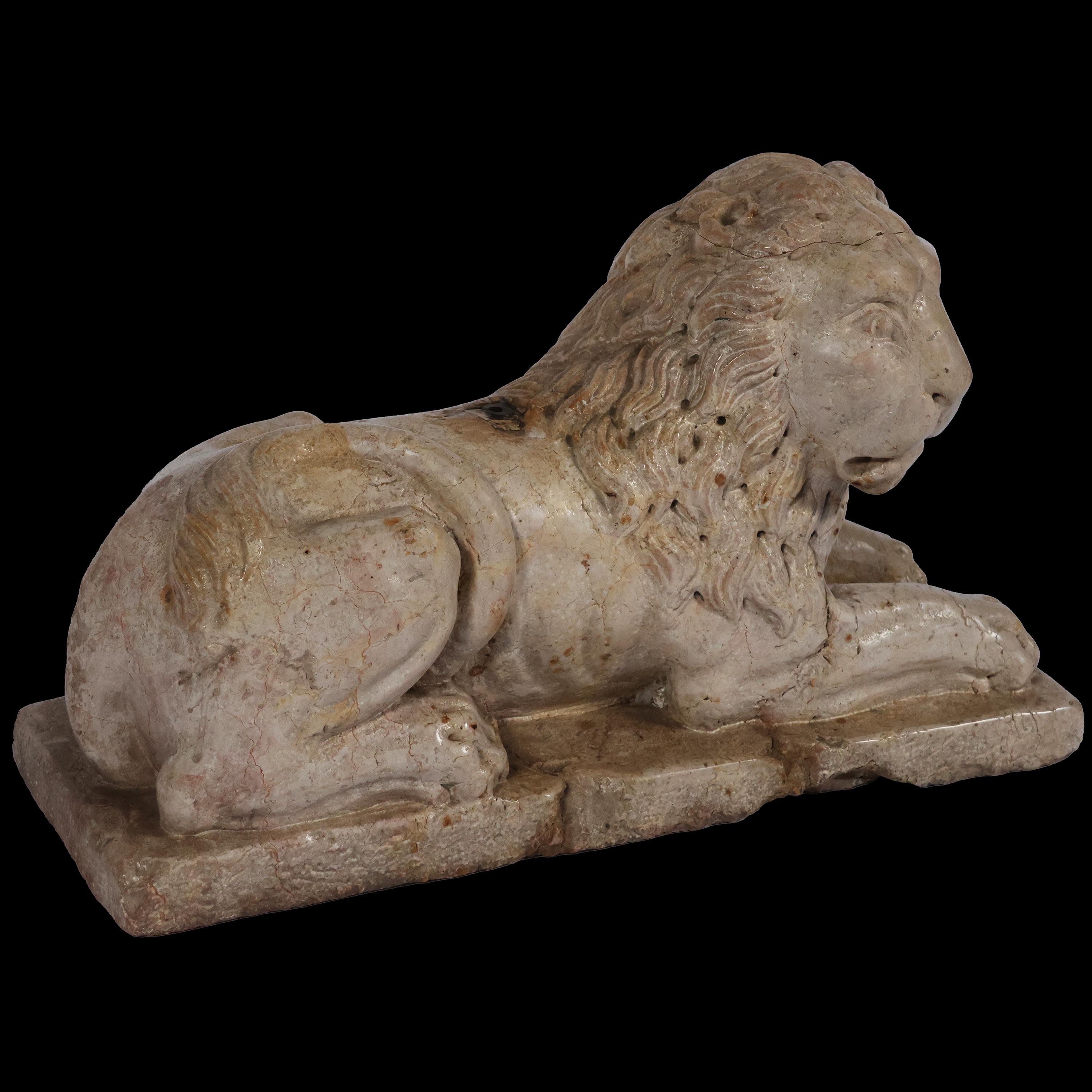 Pair of stylophoric lions in yellow marble from verona, northern Italy, 16th-17th centol For Sale 1