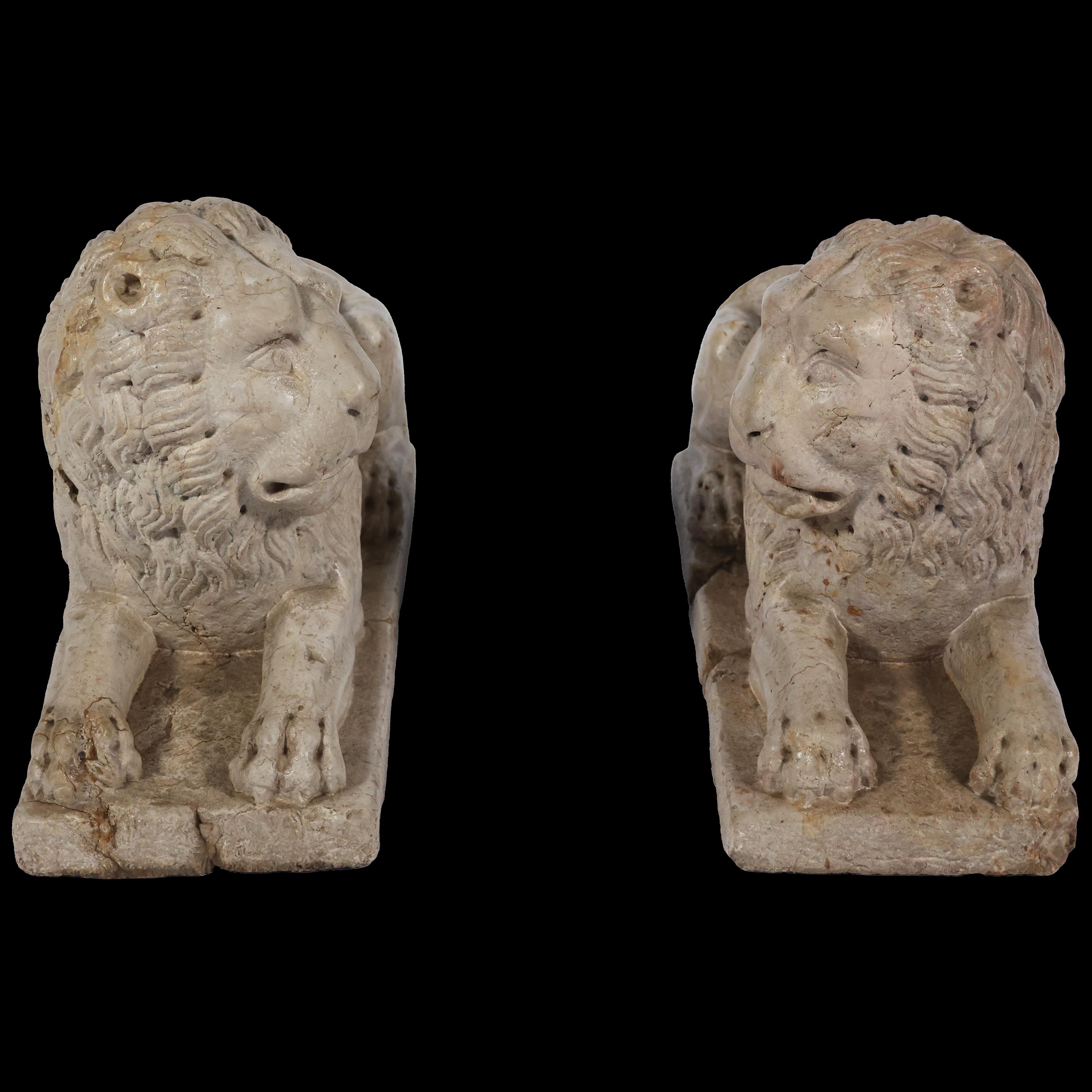 Pair of stylophoric lions in yellow marble from verona, northern Italy, 16th-17th centol For Sale 2