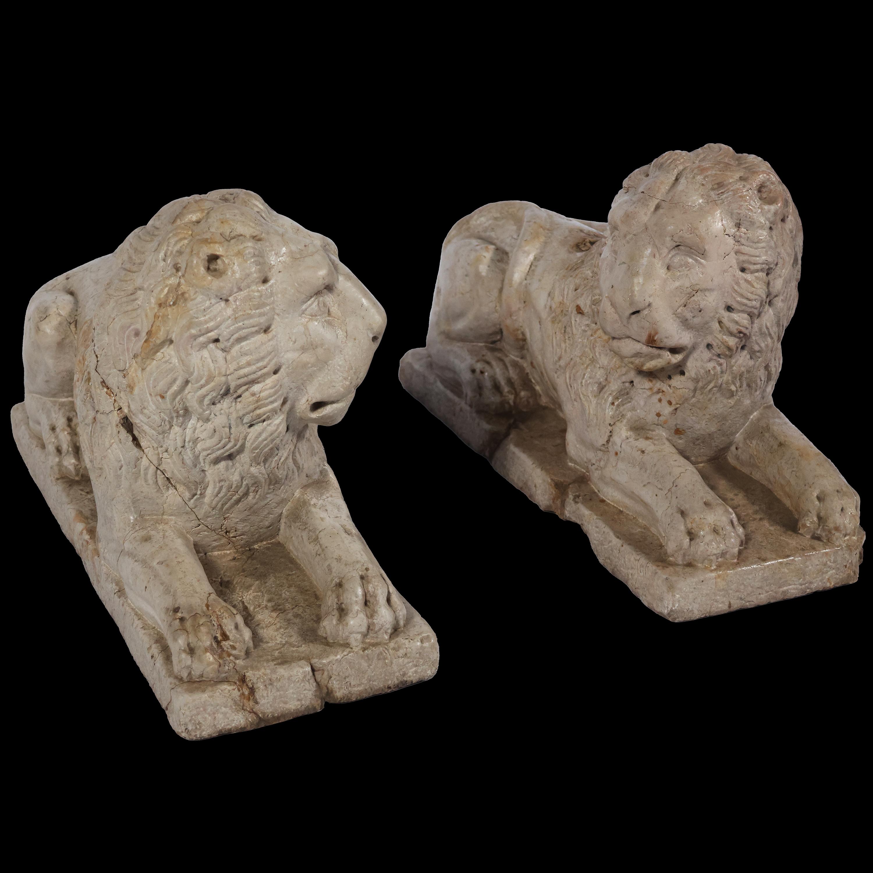 Pair of stylophoric lions in yellow marble from verona, northern Italy, 16th-17th centol For Sale 3