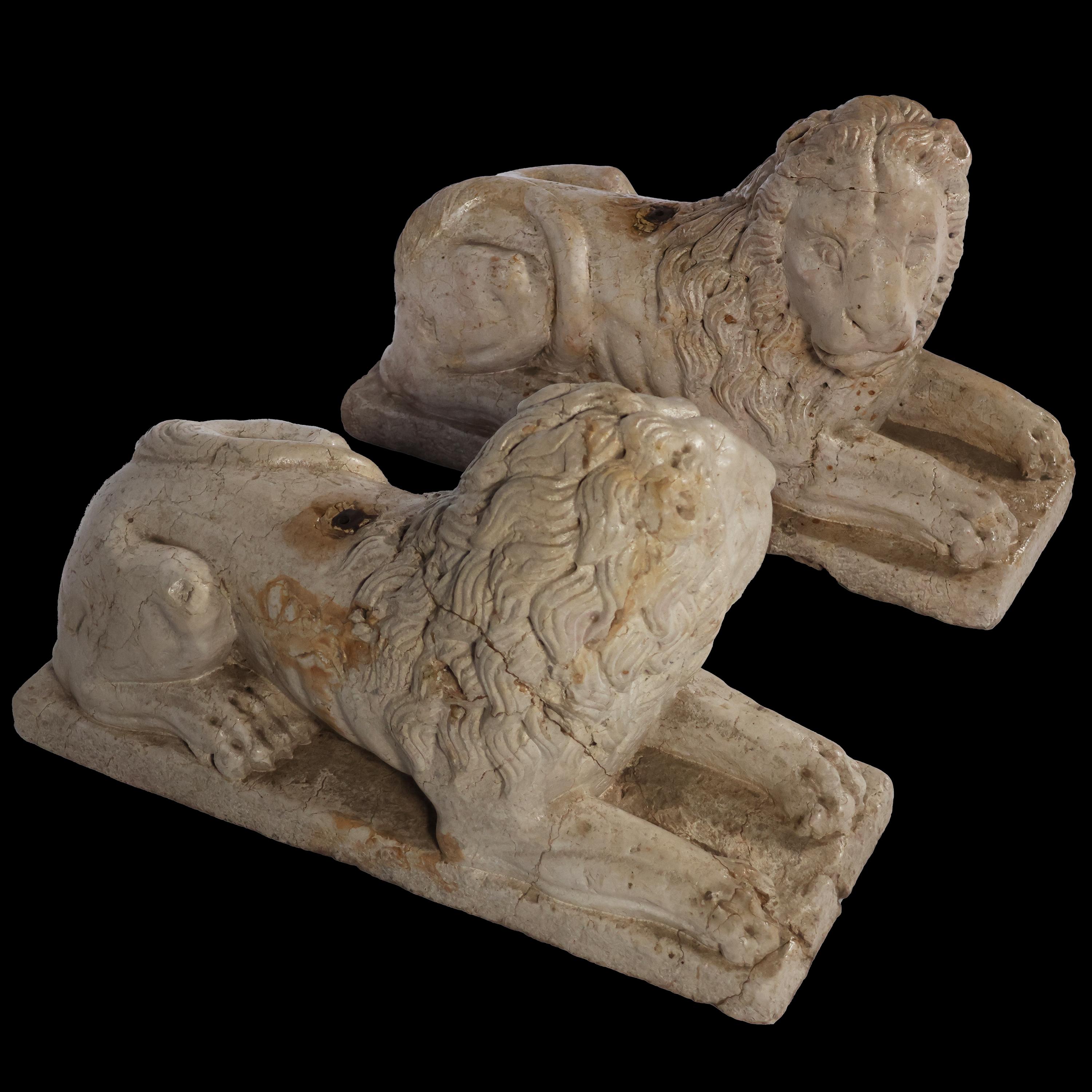Pair of stylophoric lions in yellow marble from verona, northern Italy, 16th-17th centol For Sale 4