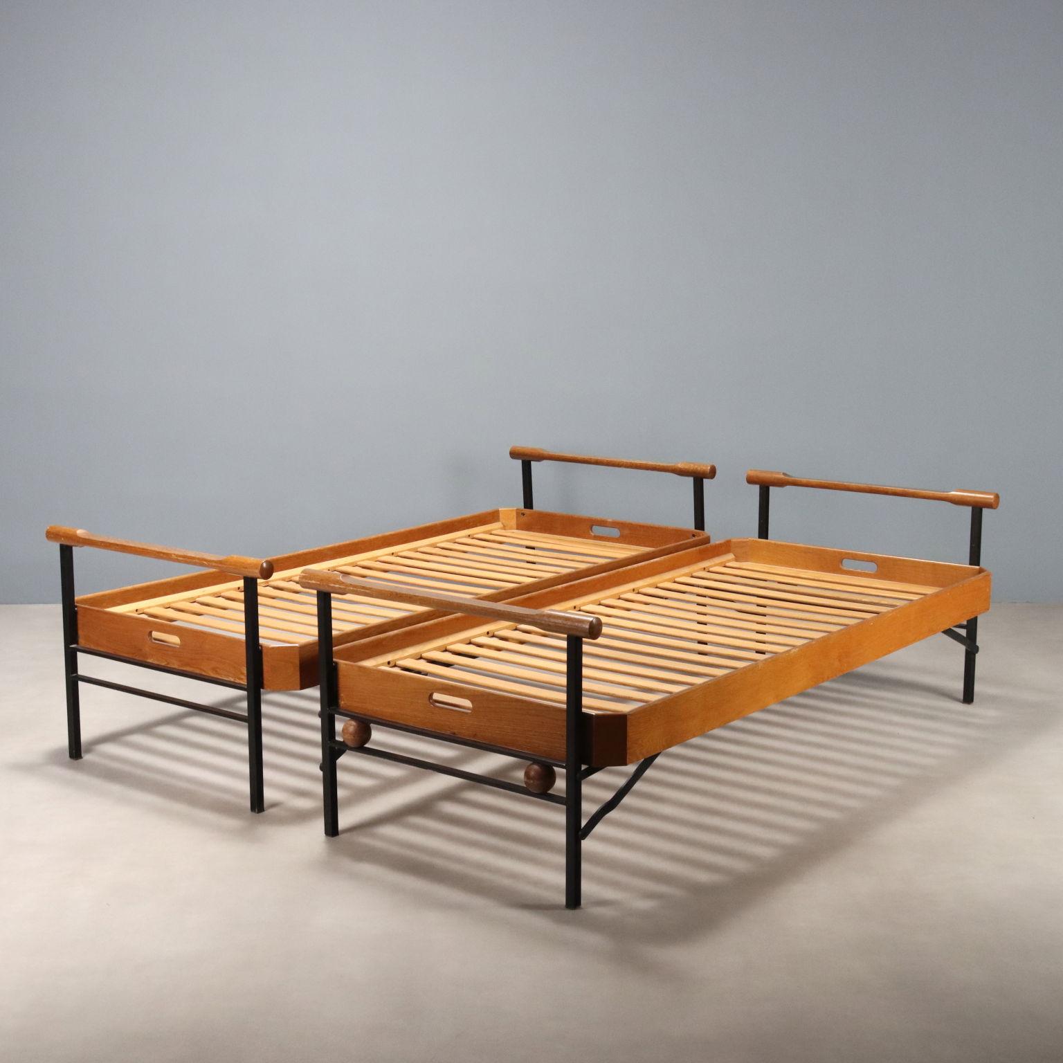Italian Paire de lits 'L75' par Osvaldo Borsani pour Tecno 1960s-70s en vente