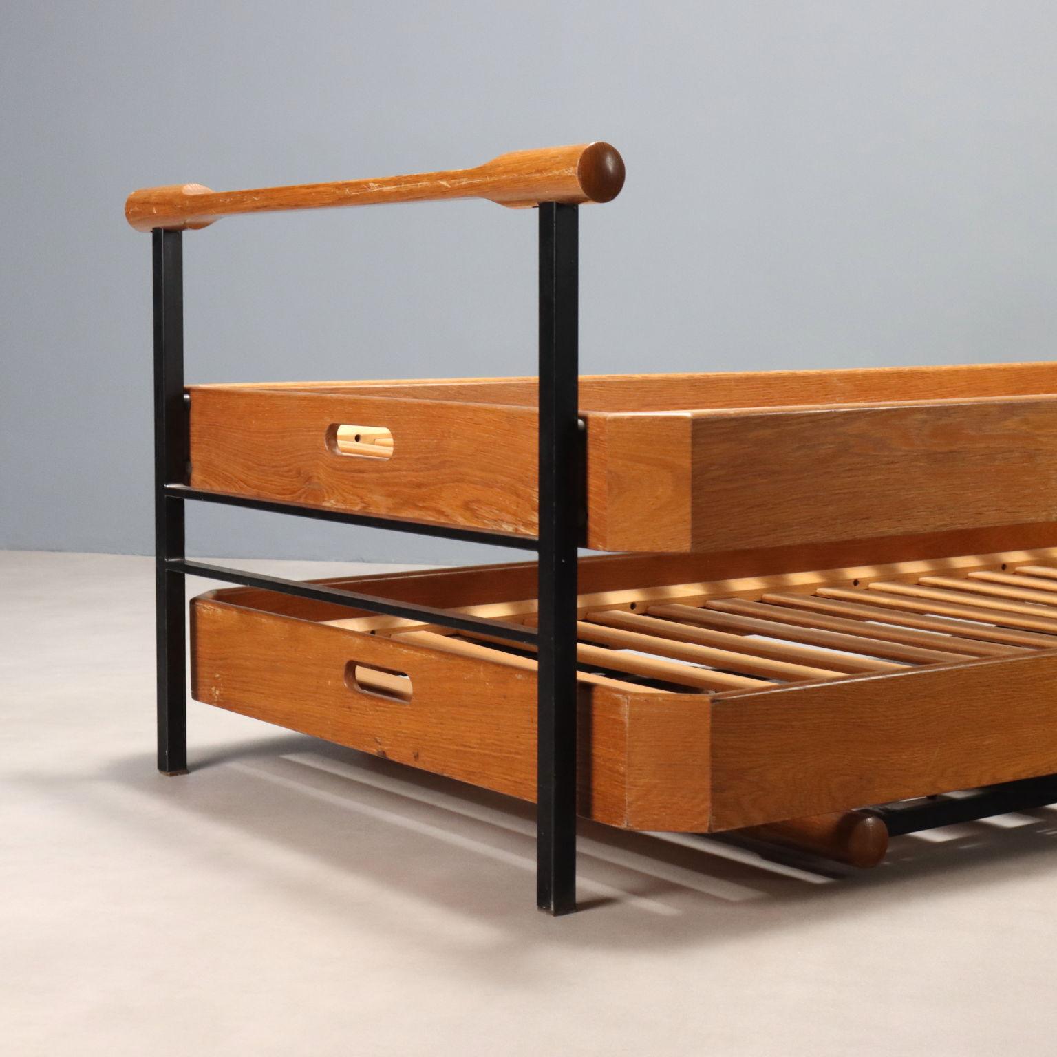 Mid-20th Century Paire de lits 'L75' par Osvaldo Borsani pour Tecno 1960s-70s en vente