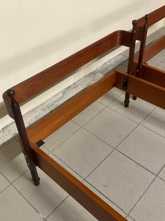 Pareja de camas individuales de teca de los años 60, fabricadas por Fratelli Proserpio (Italia)