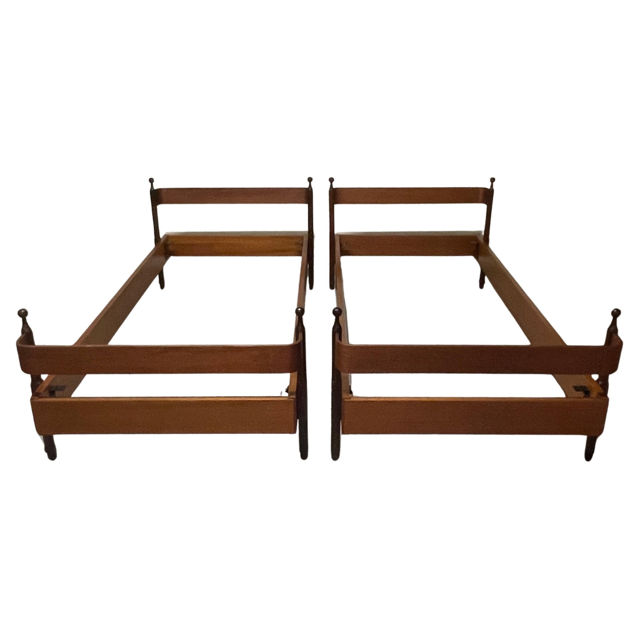 Coppia di letti singoli anni 
60 in teak, produzione Fratelli Proserpio (Italy) in vendita