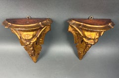 Coppia di Mensole in Legno Dorato a Mascheroni Grotteschi Rinascimentali