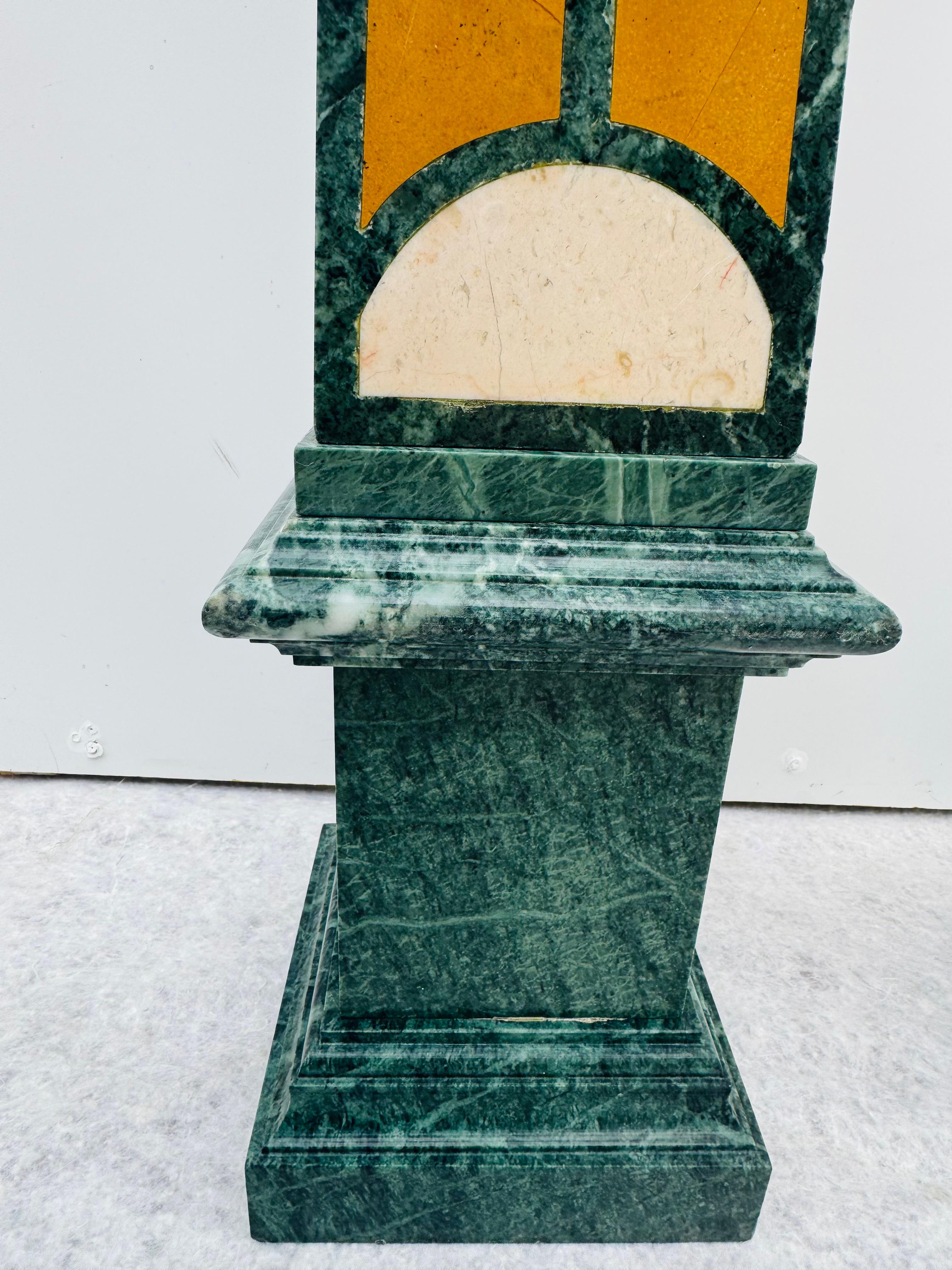 Paire de hauts obélisques en marbre incrusté, 1960 en vente 1