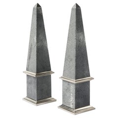 Coppia di Obelischi LUXOR in Shagreen - Design Elegante e Raffinato