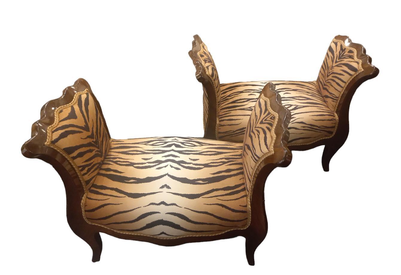 Pair of herringbone-paneled wooden benches, French cabinetry from the second half of the 19th century, new animalier velvet upholstery and padding, seat height 36 cm, total height 60 cm, maximum footprint 79x45 cm.