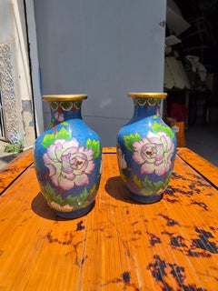 Paire de petits vases en émail cloisonné de Chine 1950
