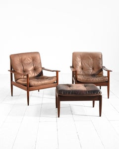Paire de fauteuils scandinaves en cuir avec ottoman, 1960s