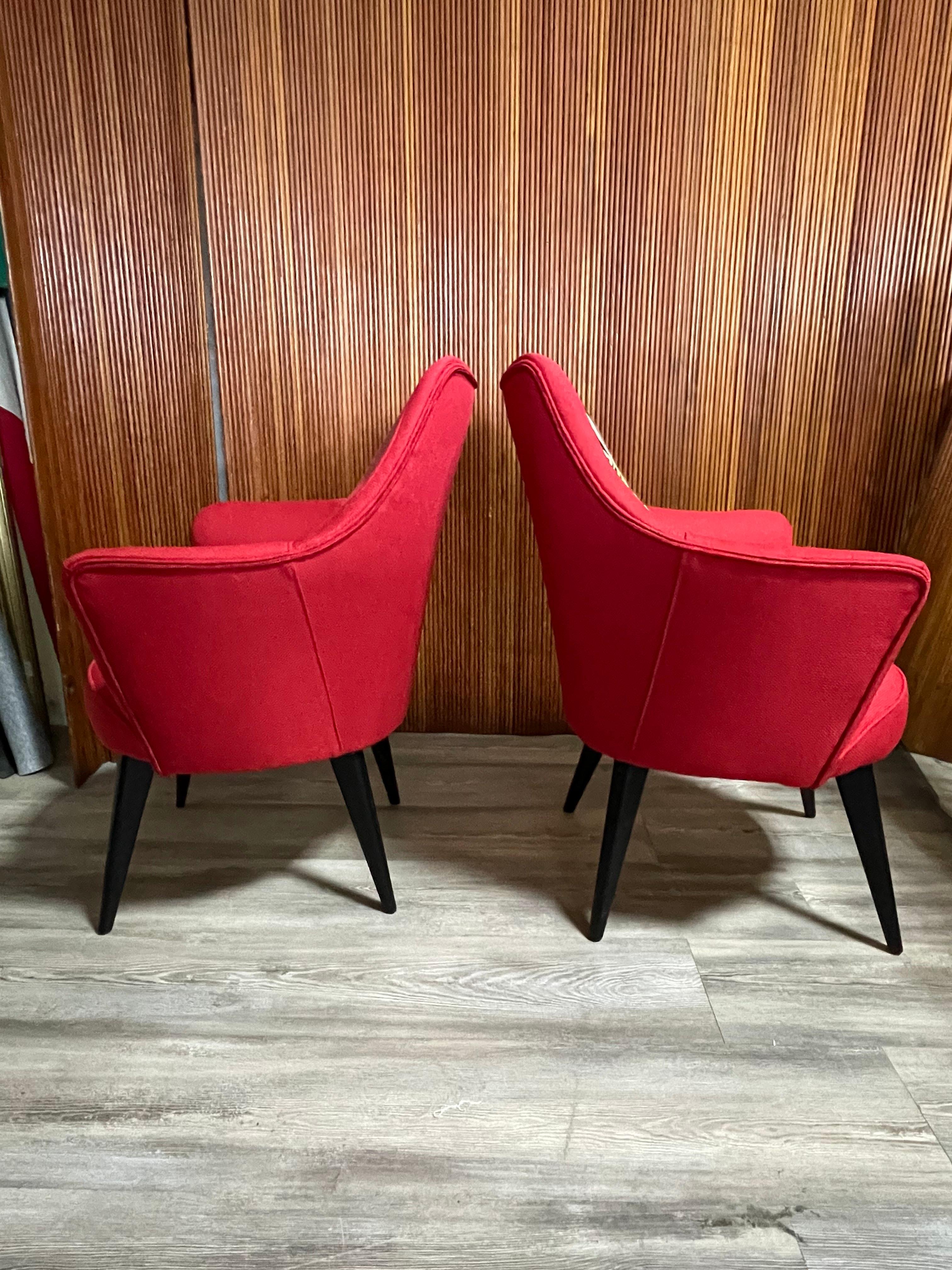 Paire de fauteuils des années 1950 entièrement restaurés en vente 5