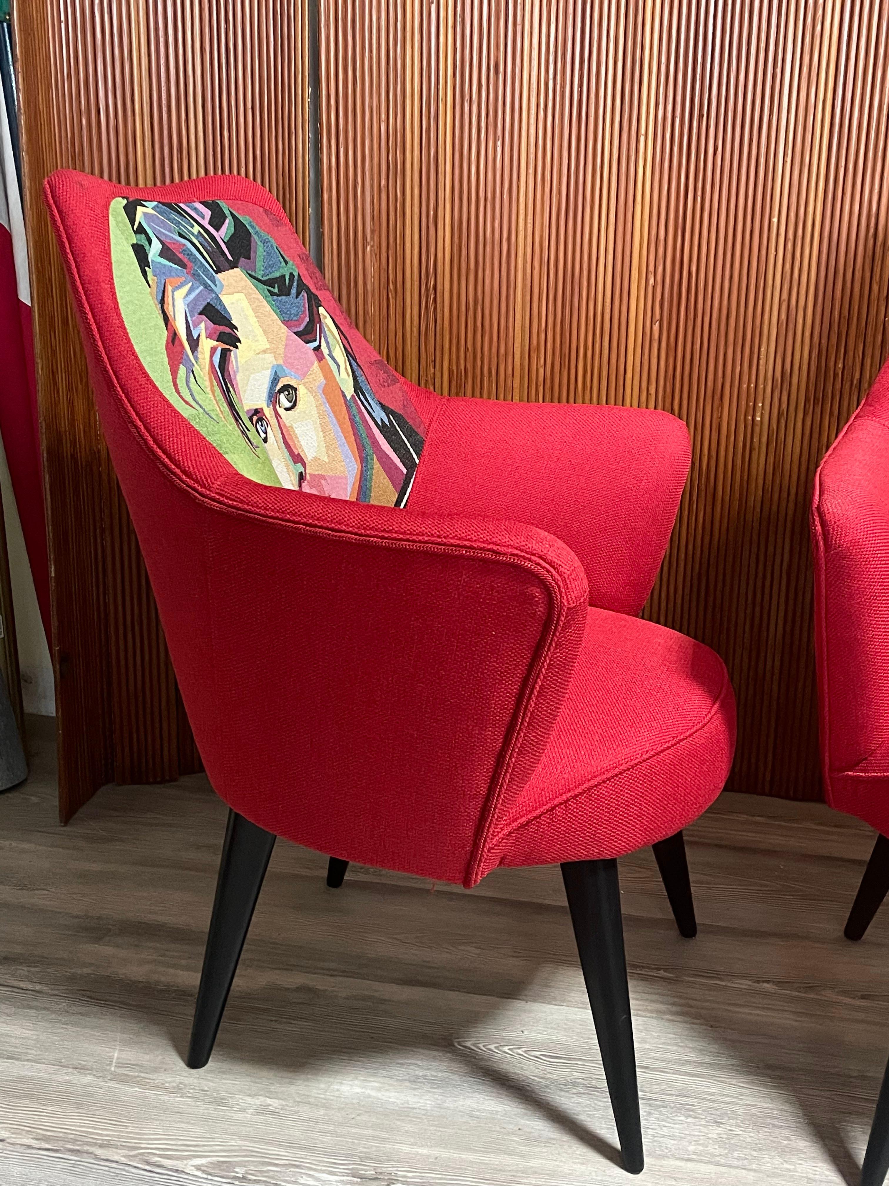 Tissu Paire de fauteuils des années 1950 entièrement restaurés en vente