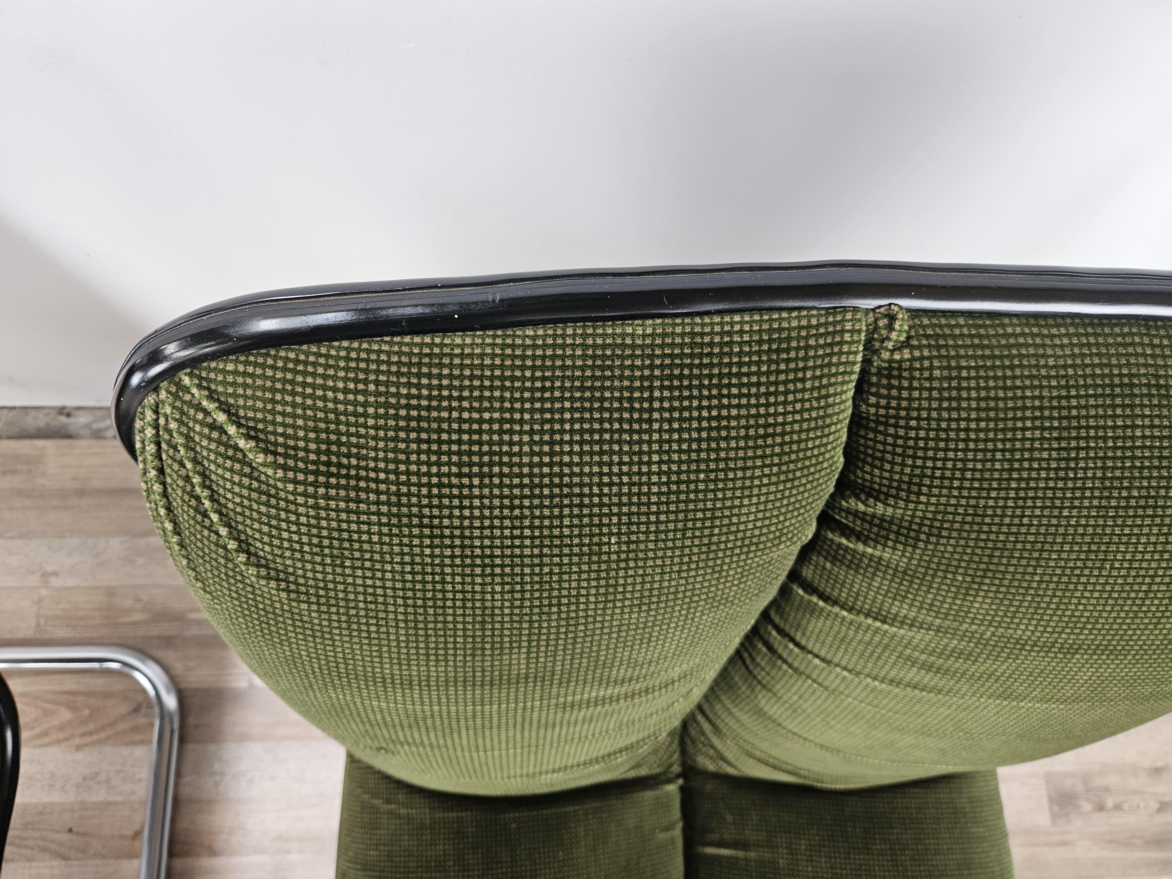 Pair of 1970s armchairs in chrome metal and green fabric by Cazzaro For Sale 4
