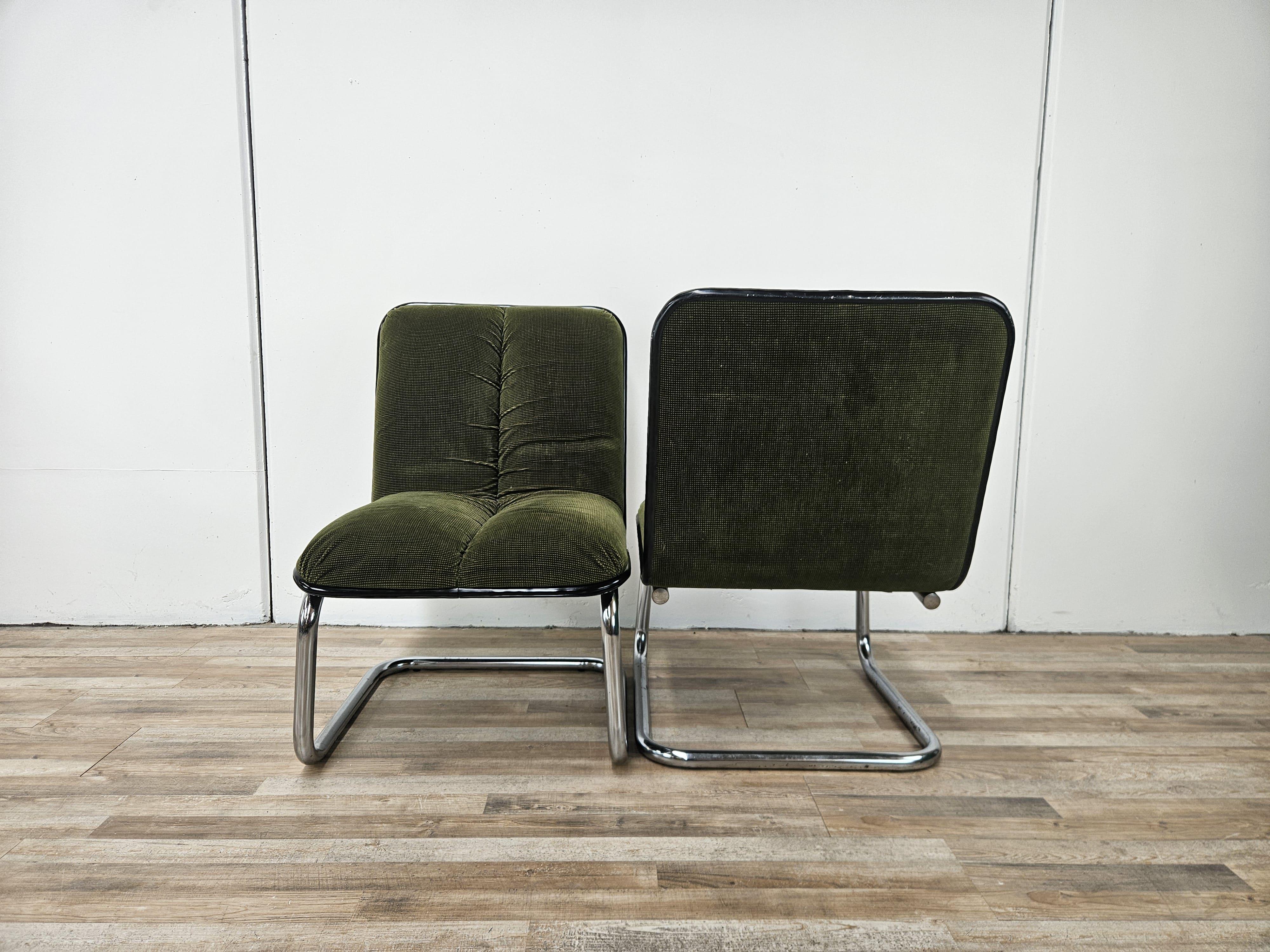 Mid-Century Modern Pair of 1970s armchairs in chrome metal and green fabric by Cazzaro For Sale