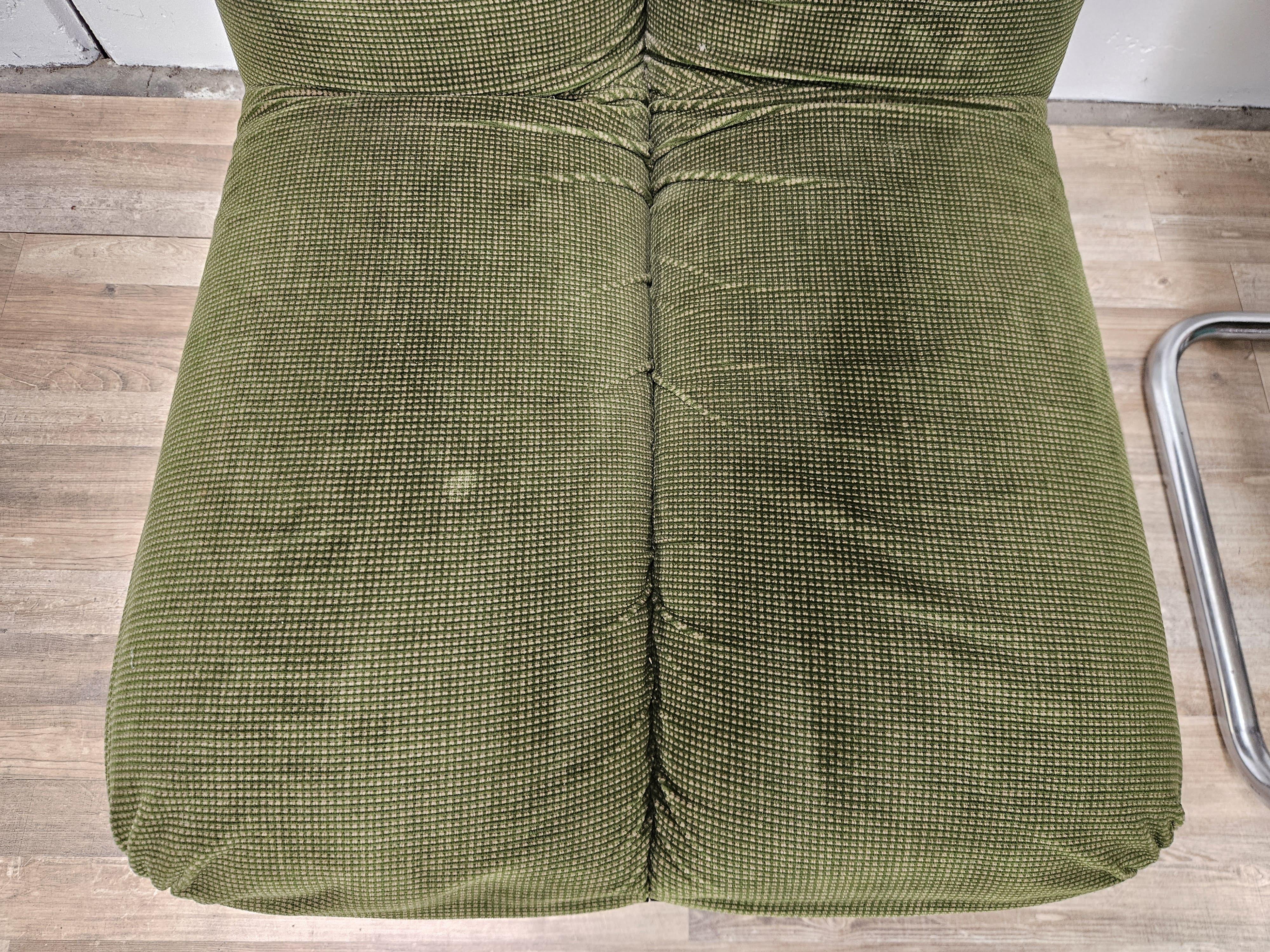 Late 20th Century Pair of 1970s armchairs in chrome metal and green fabric by Cazzaro For Sale