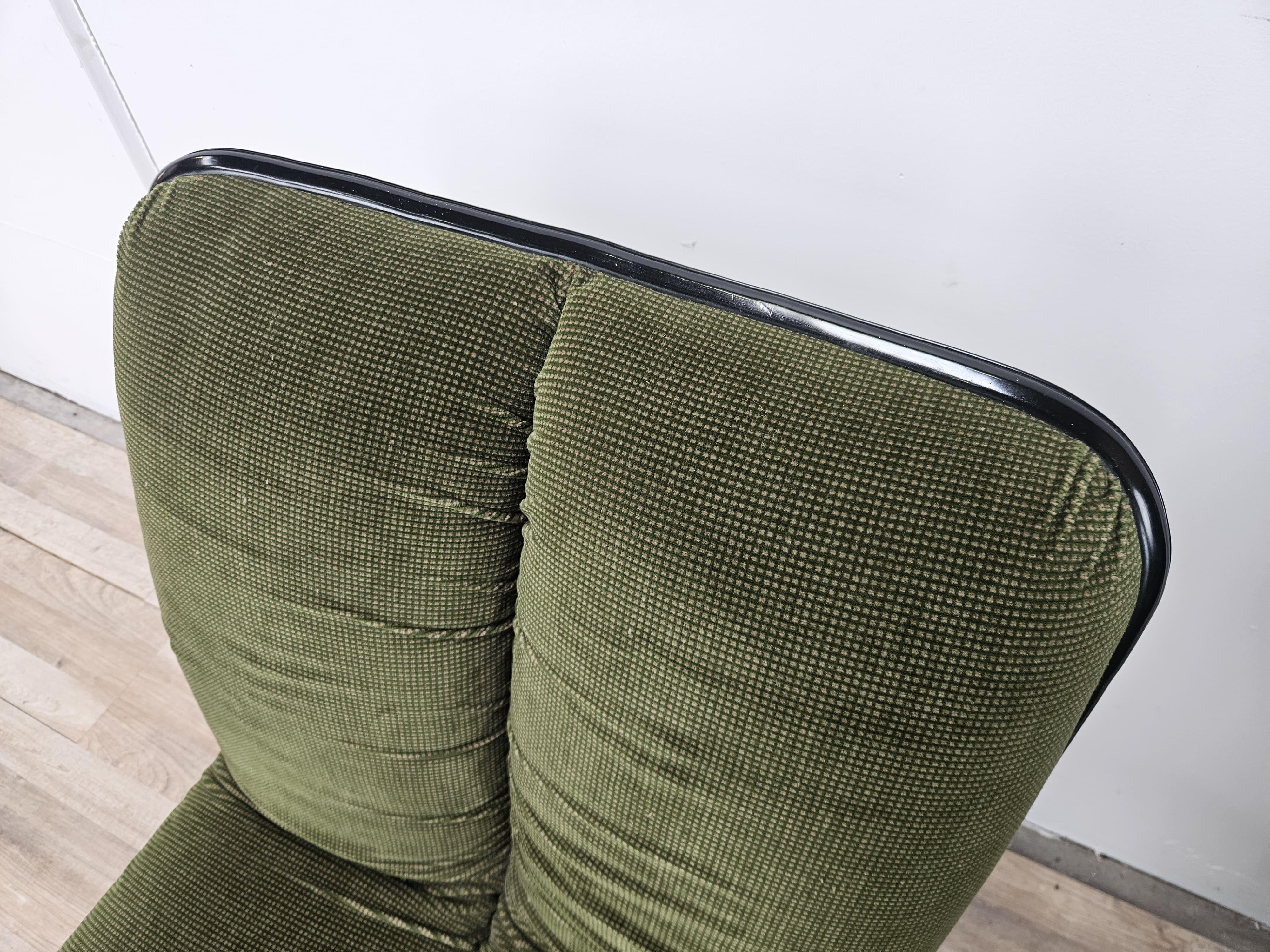 Pair of 1970s armchairs in chrome metal and green fabric by Cazzaro For Sale 2