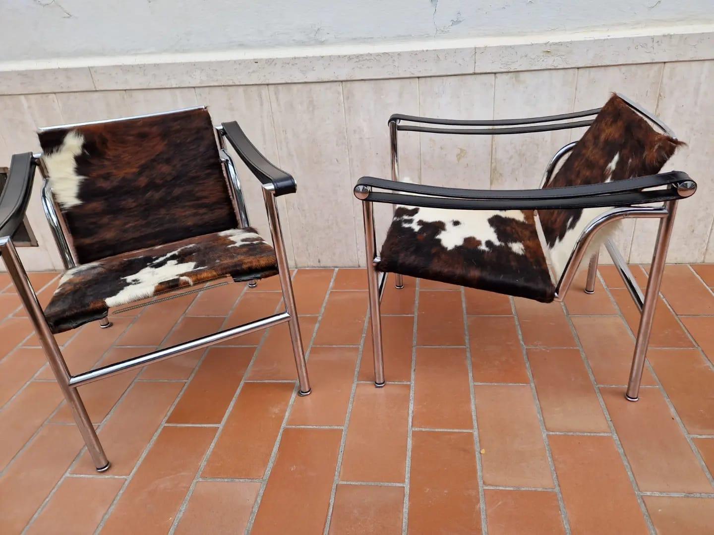 Painted or polished chrome steel work and conversation chairs, pony leather seat and back dating from the 1960s, original with paper certification and serial numbers (attached to photos). 
The tilting backrest promotes continuity of rest in