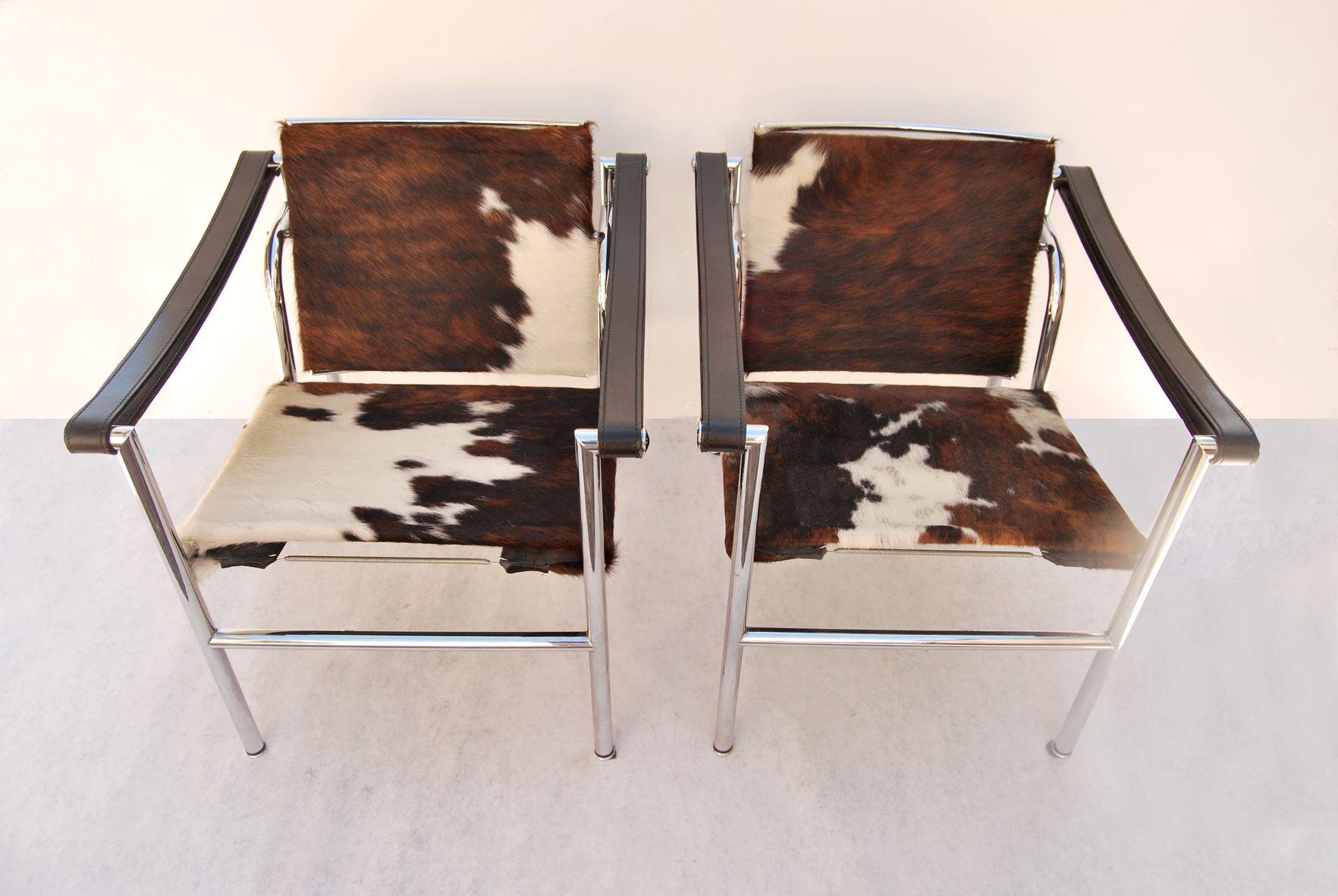 Steel Pair of Bauhaus basculant LC1 armchairs by Le Corbusier Original  For Sale