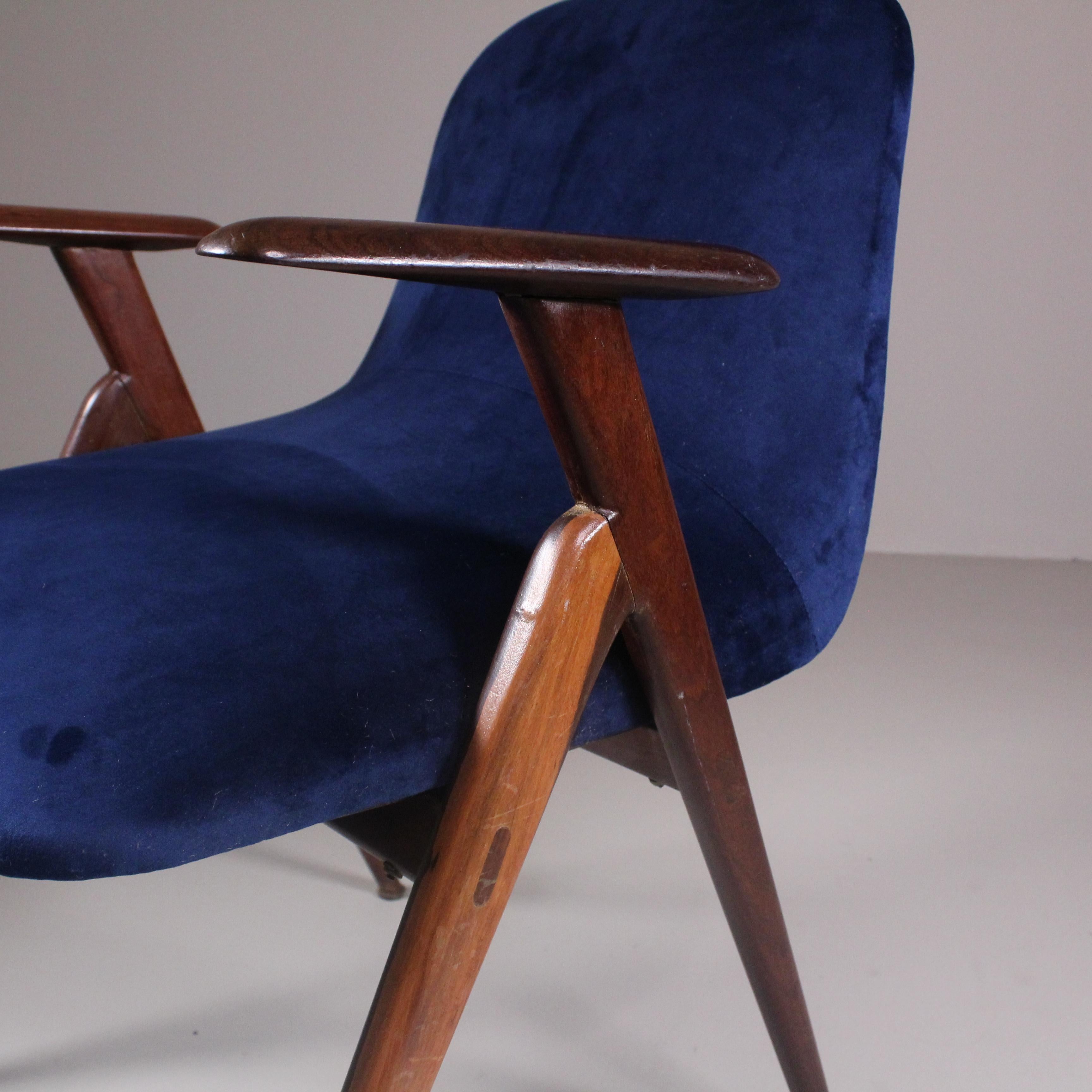 Paire de fauteuils en velours bleu, 1965 en vente 5