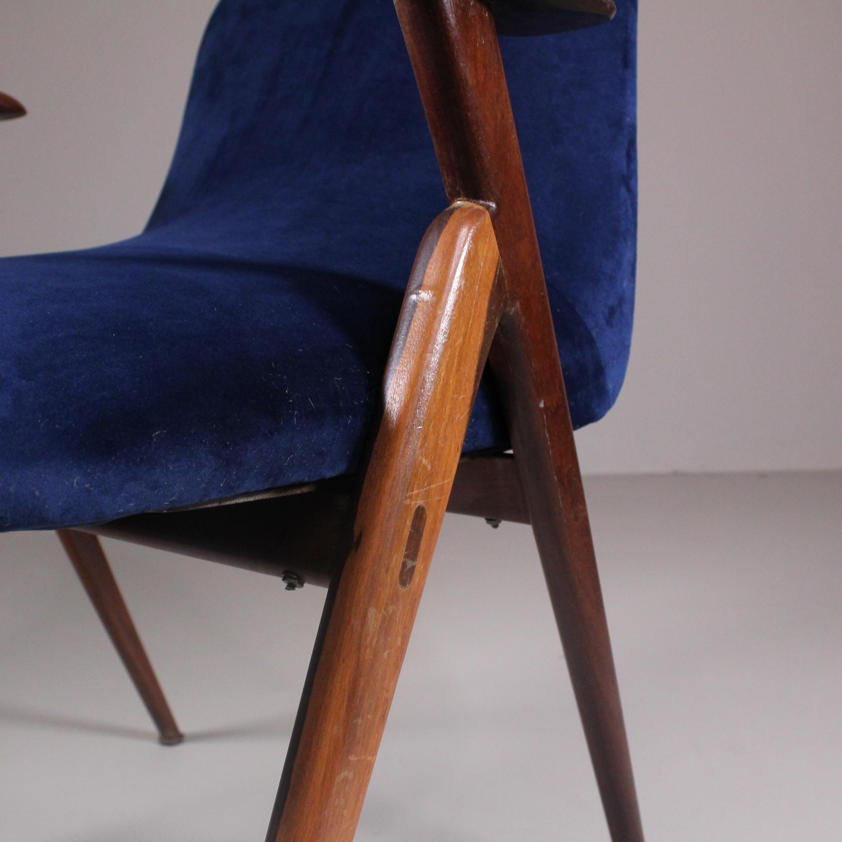 Paire de fauteuils en velours bleu, 1965 en vente 6